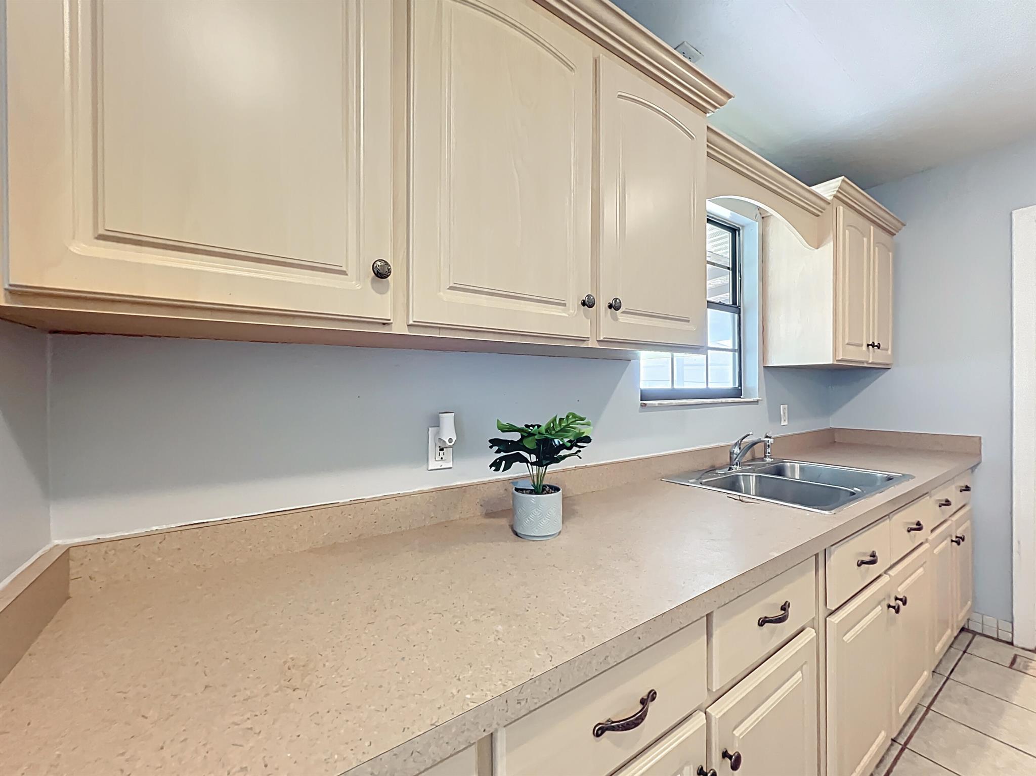 SILVER SPRINGS SHORES UNI - Residential