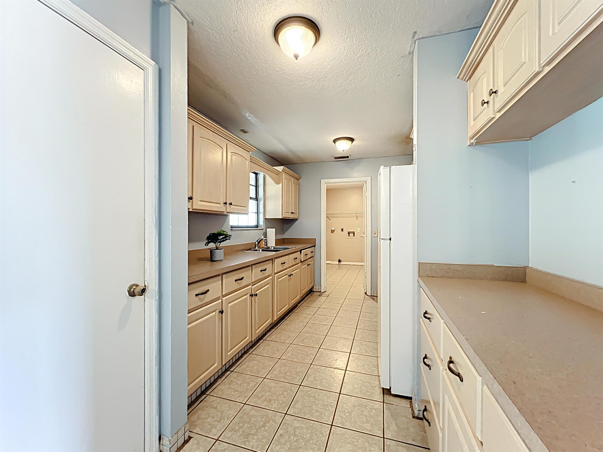 SILVER SPRINGS SHORES UNI - Residential