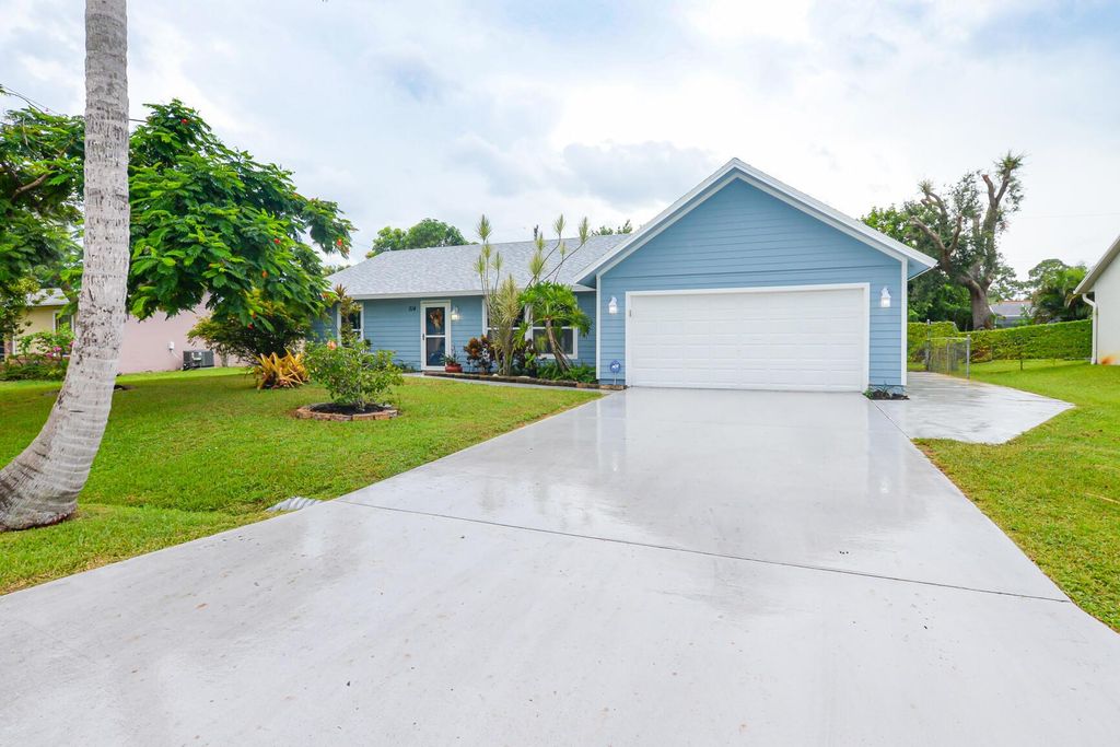 Photo of 314 SE Husted Terrace, Port Saint Lucie, FL 34953 (MLS # R10922605)