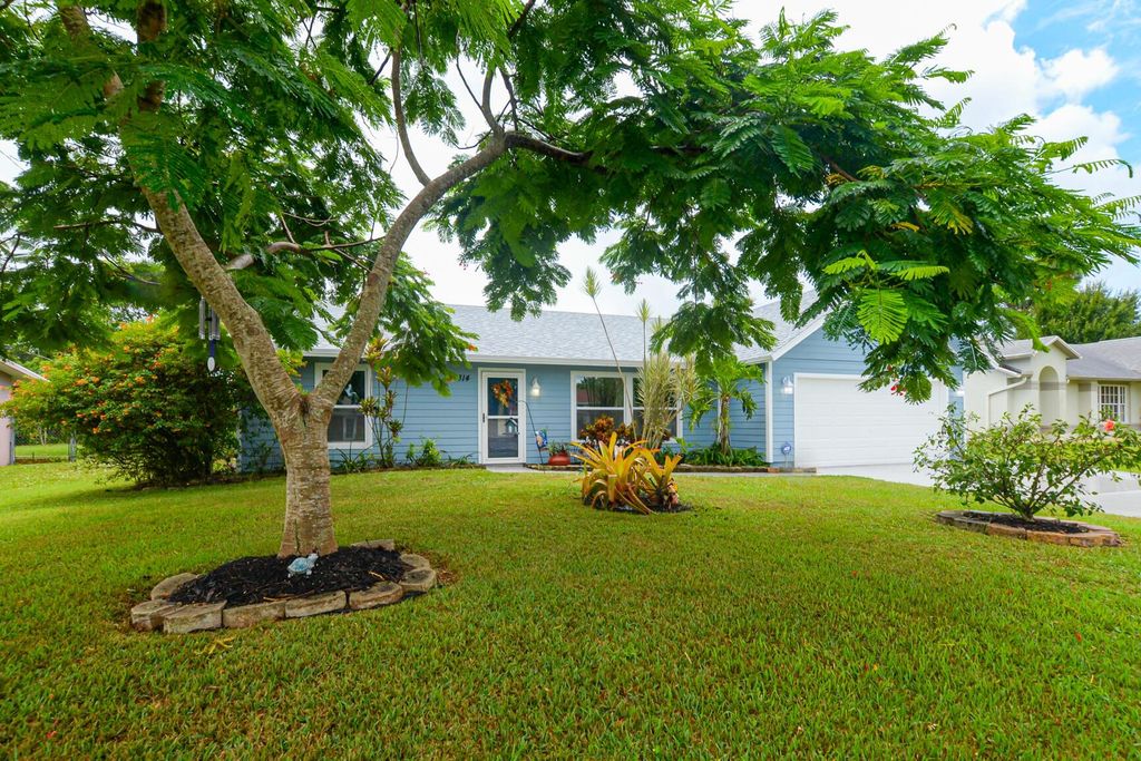 Photo of 314 SE Husted Terrace, Port Saint Lucie, FL 34953 (MLS # R10922605)