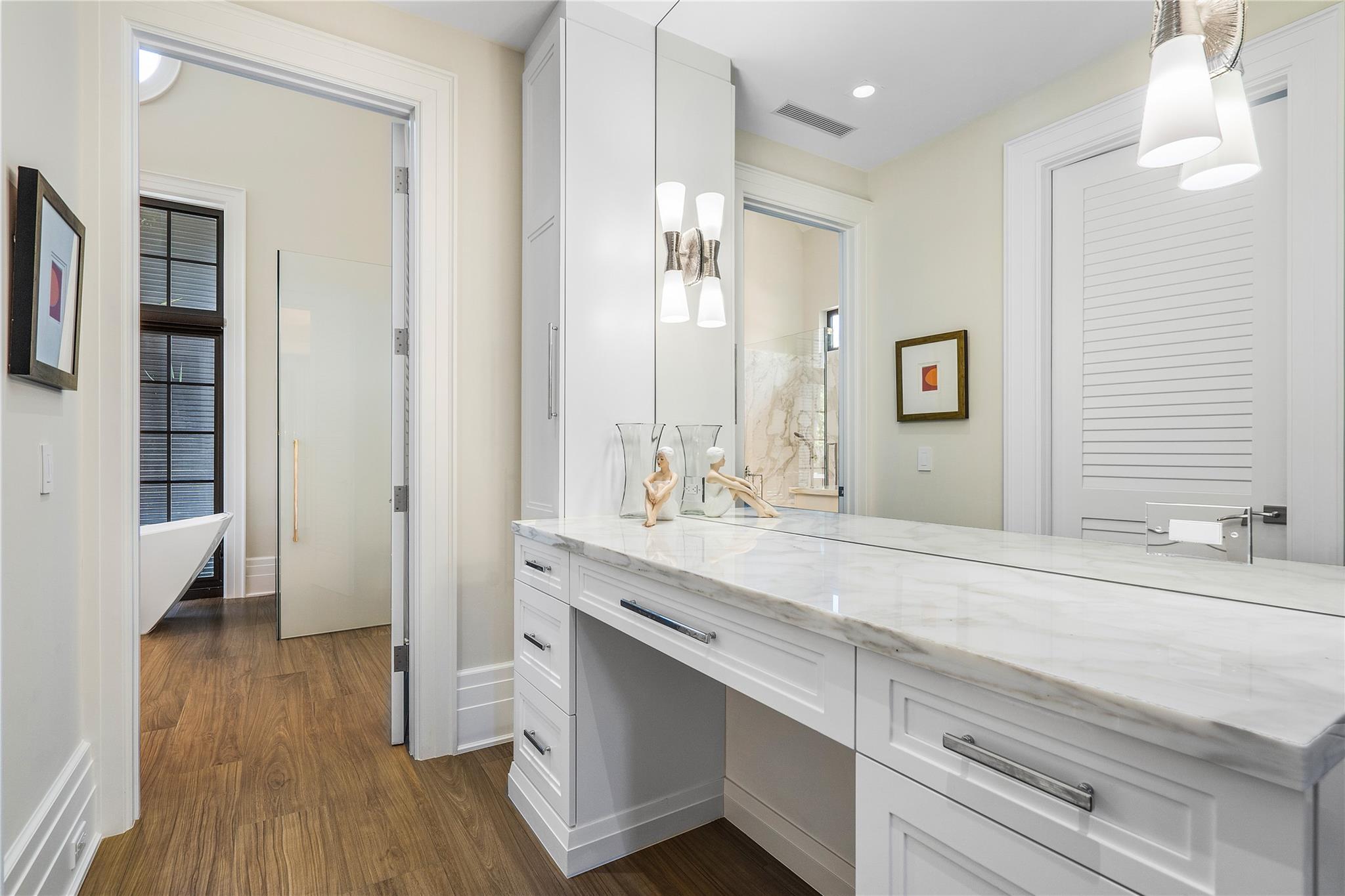 Venice 6-4 B - Residential