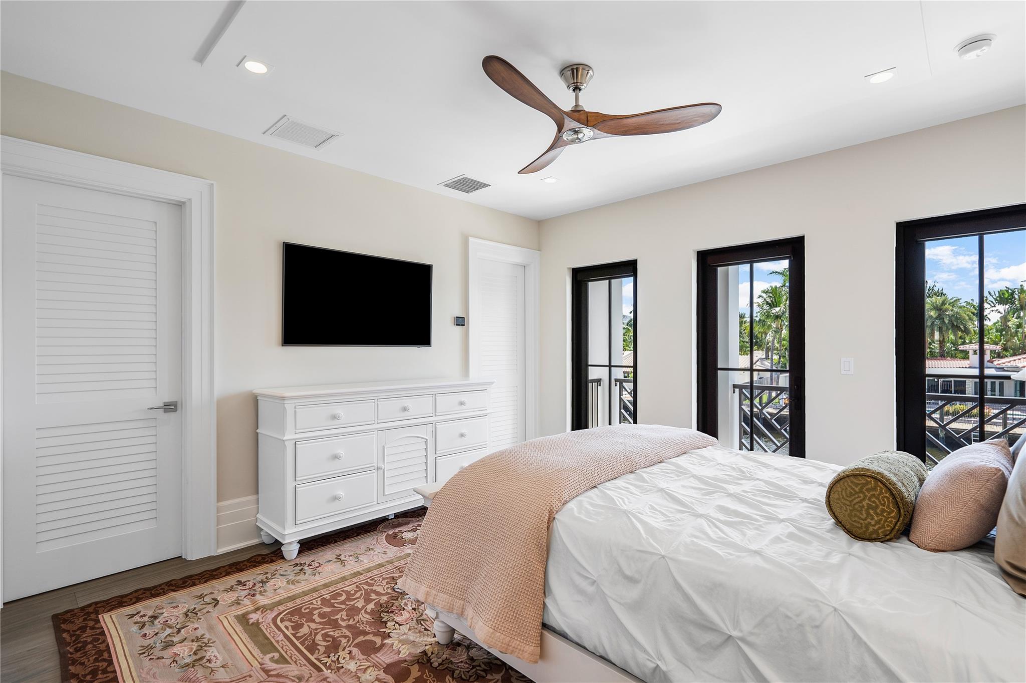 Venice 6-4 B - Residential