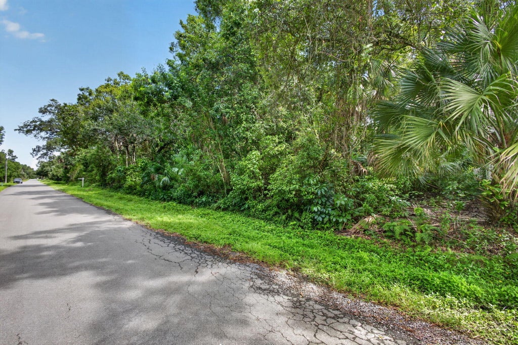Photo of 9294 Mockingbird Trail, Jupiter, FL 33478 (MLS # B26077362)