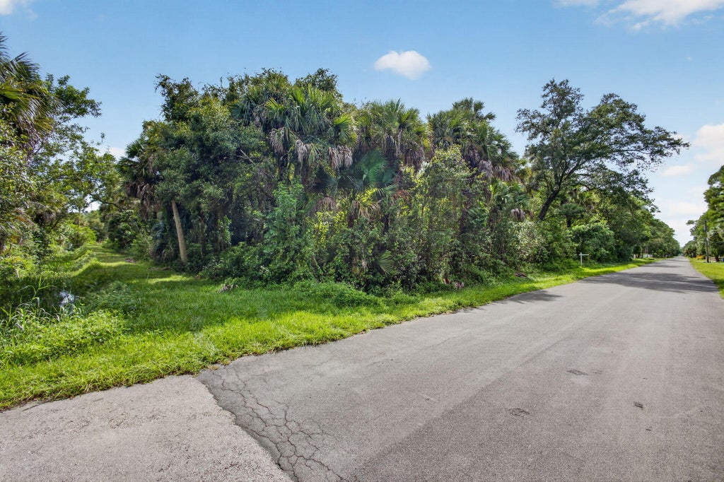Photo of 9294 Mockingbird Trail, Jupiter, FL 33478 (MLS # B26077362)