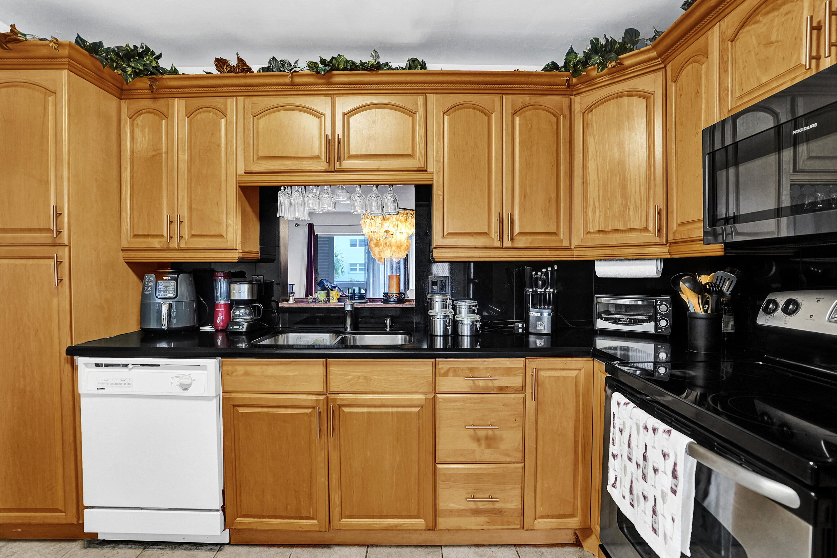 MEADOWBROOK TOWERS CONDO - Residential