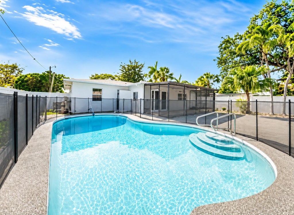 Photo of 1721 N 16TH Court, Hollywood, FL 33020 (MLS # B26080169)