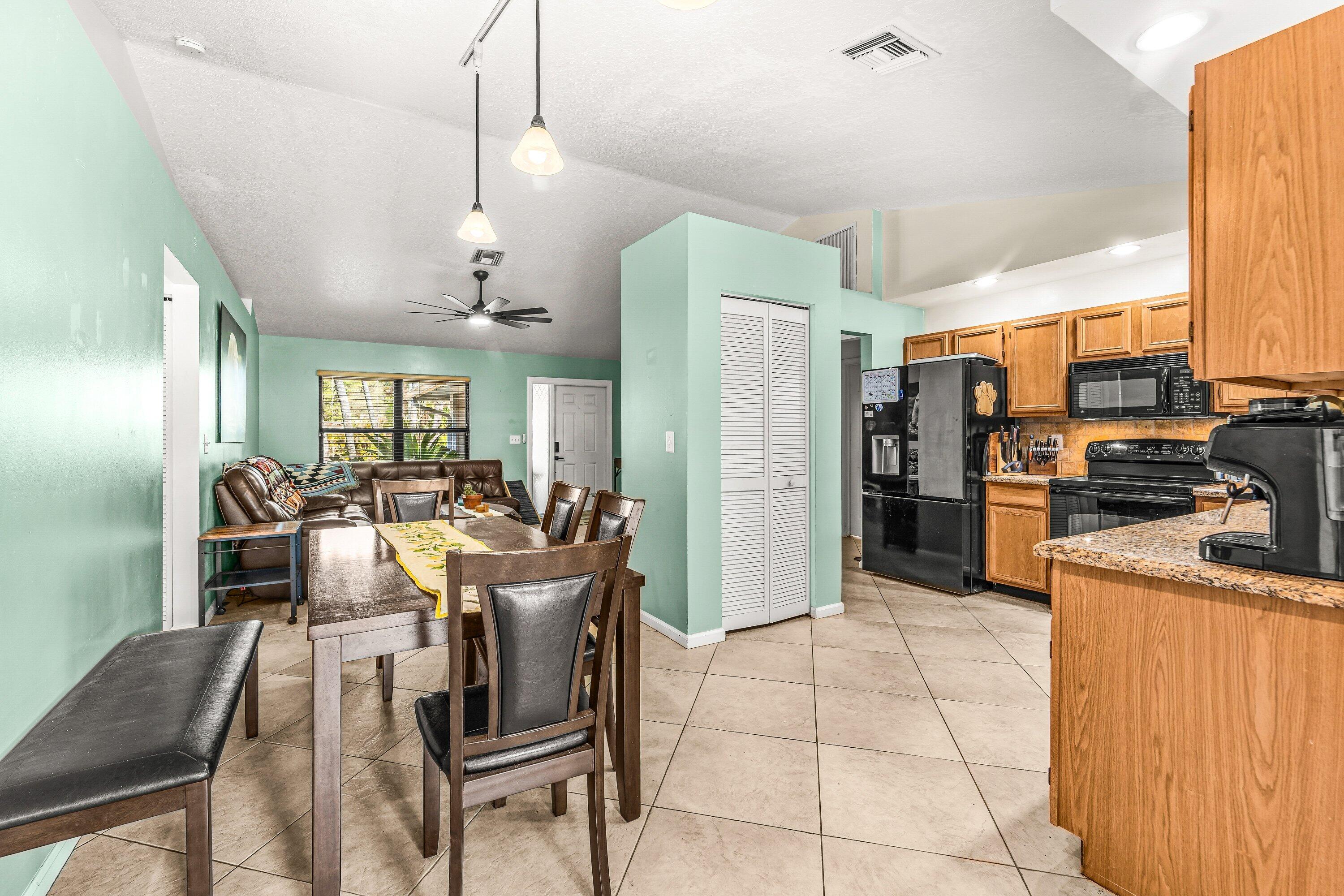 LOXAHATCHEE GROVES - Residential