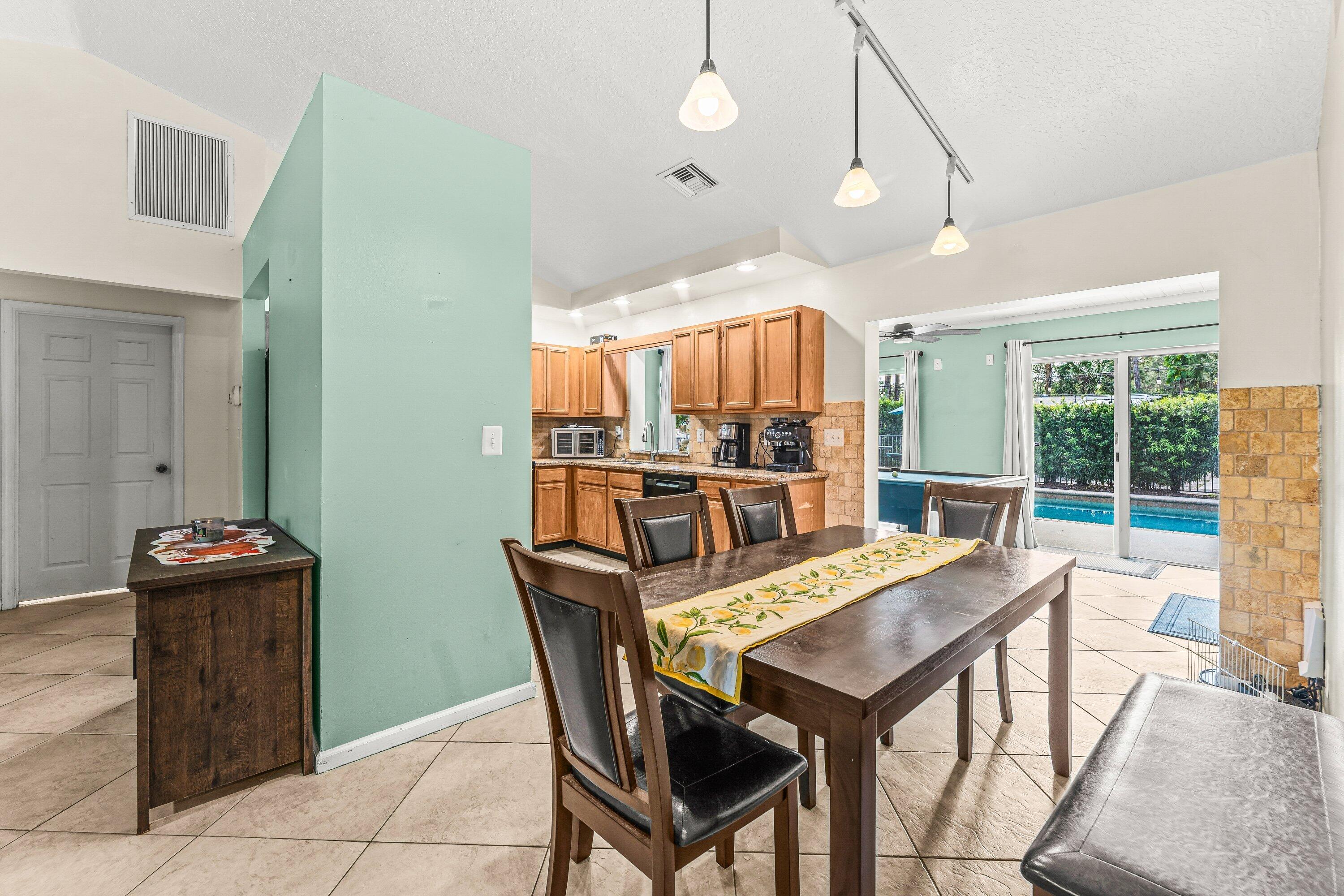 LOXAHATCHEE GROVES - Residential