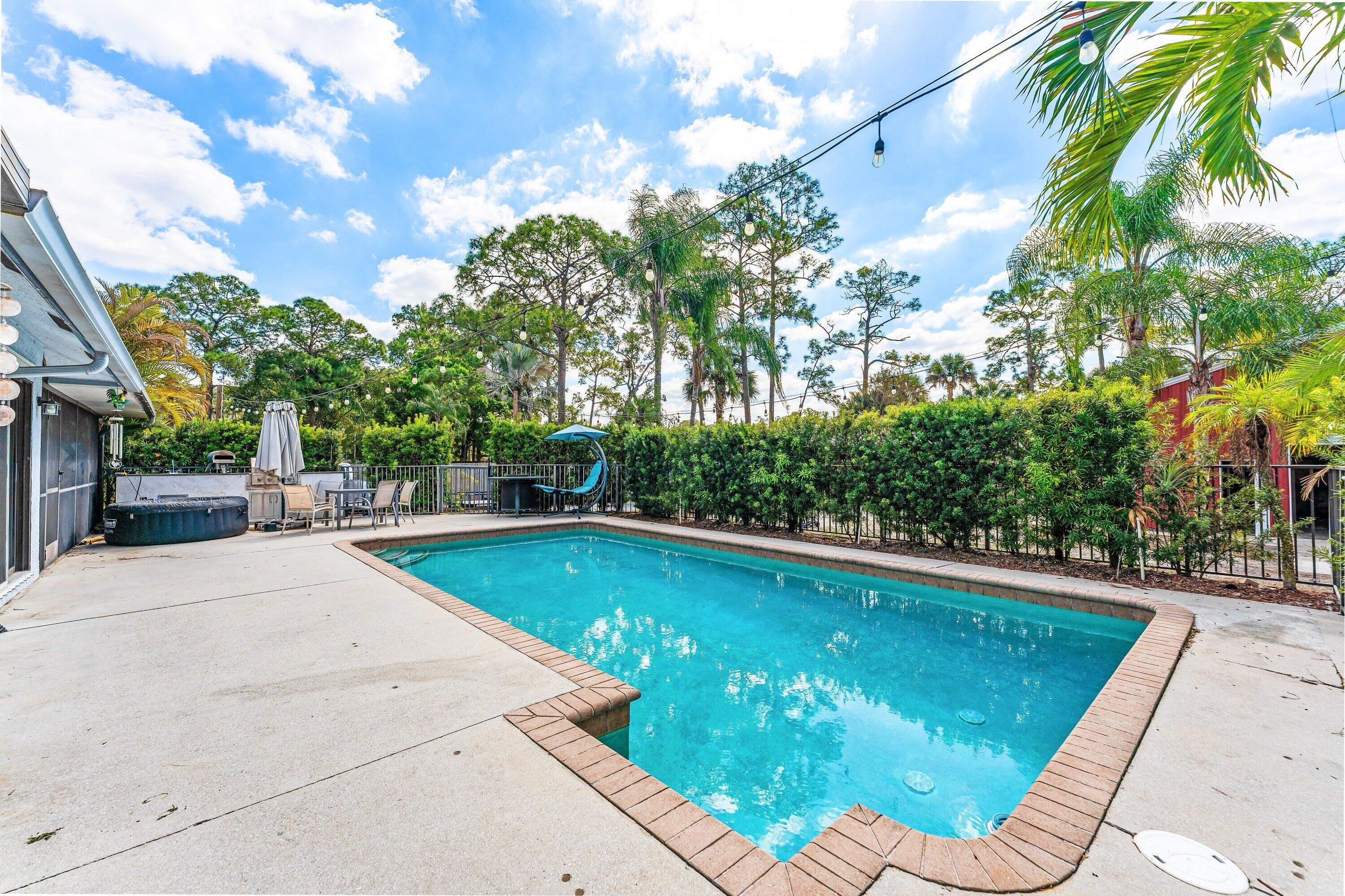 LOXAHATCHEE GROVES - Residential