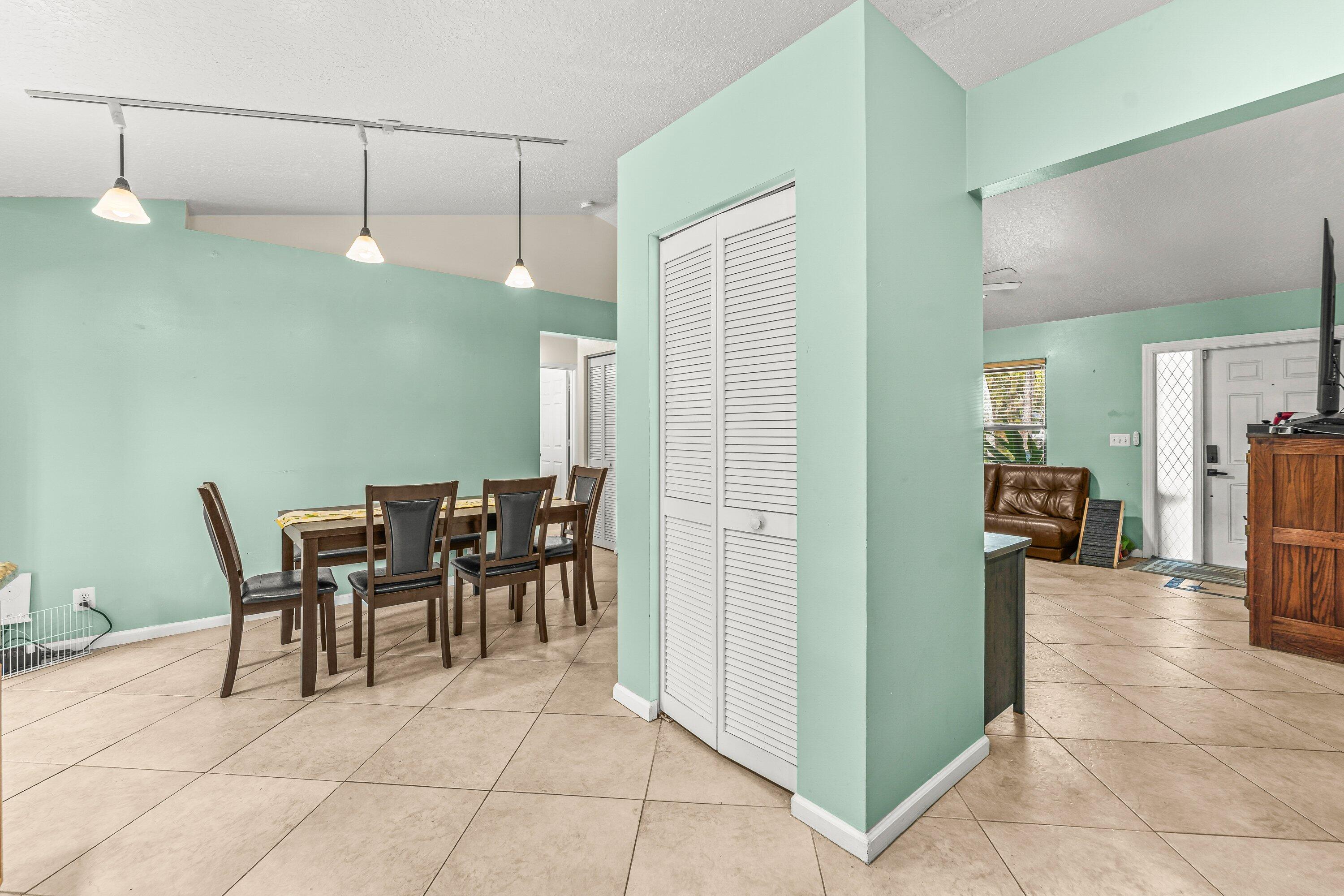 LOXAHATCHEE GROVES - Residential