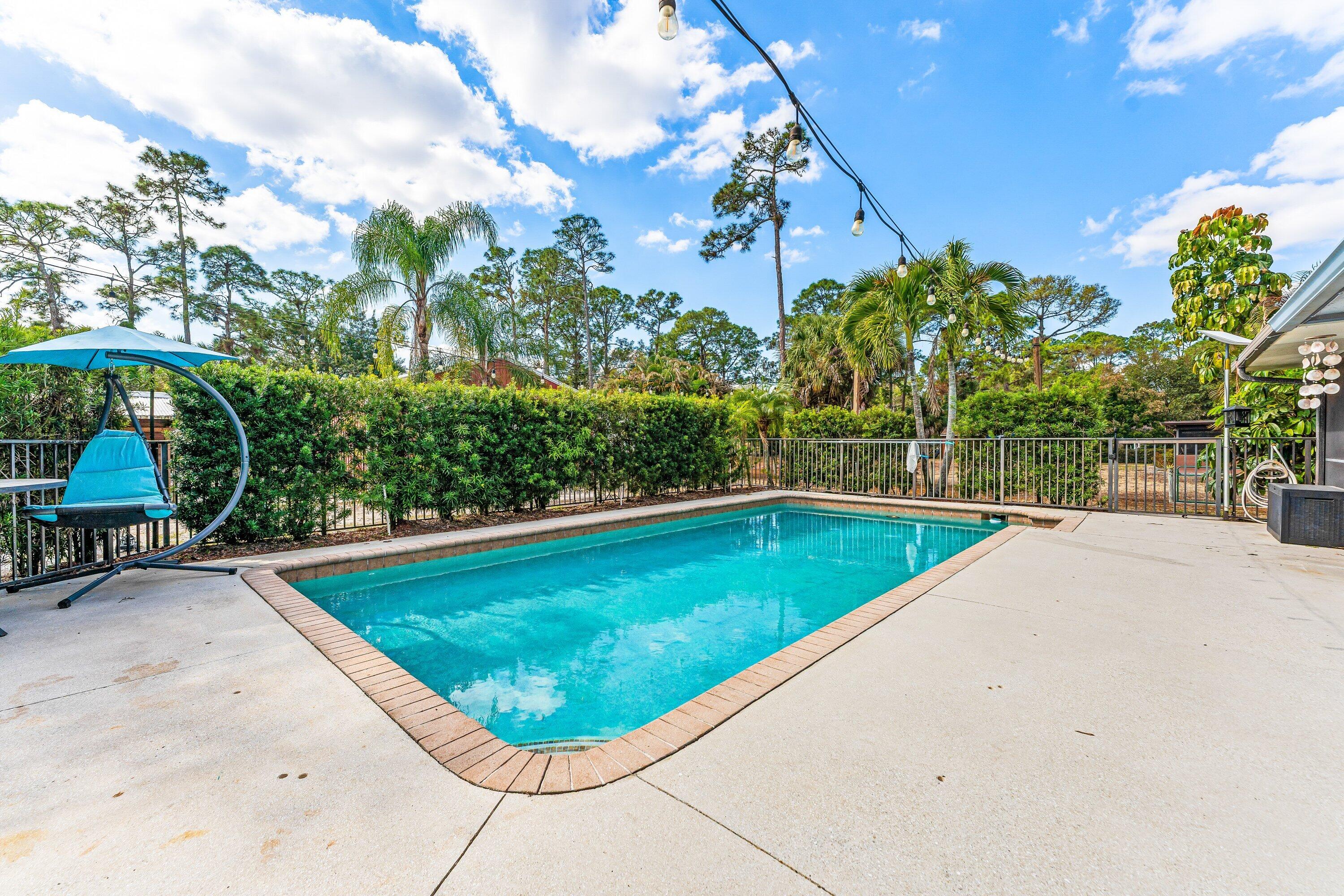 LOXAHATCHEE GROVES - Residential