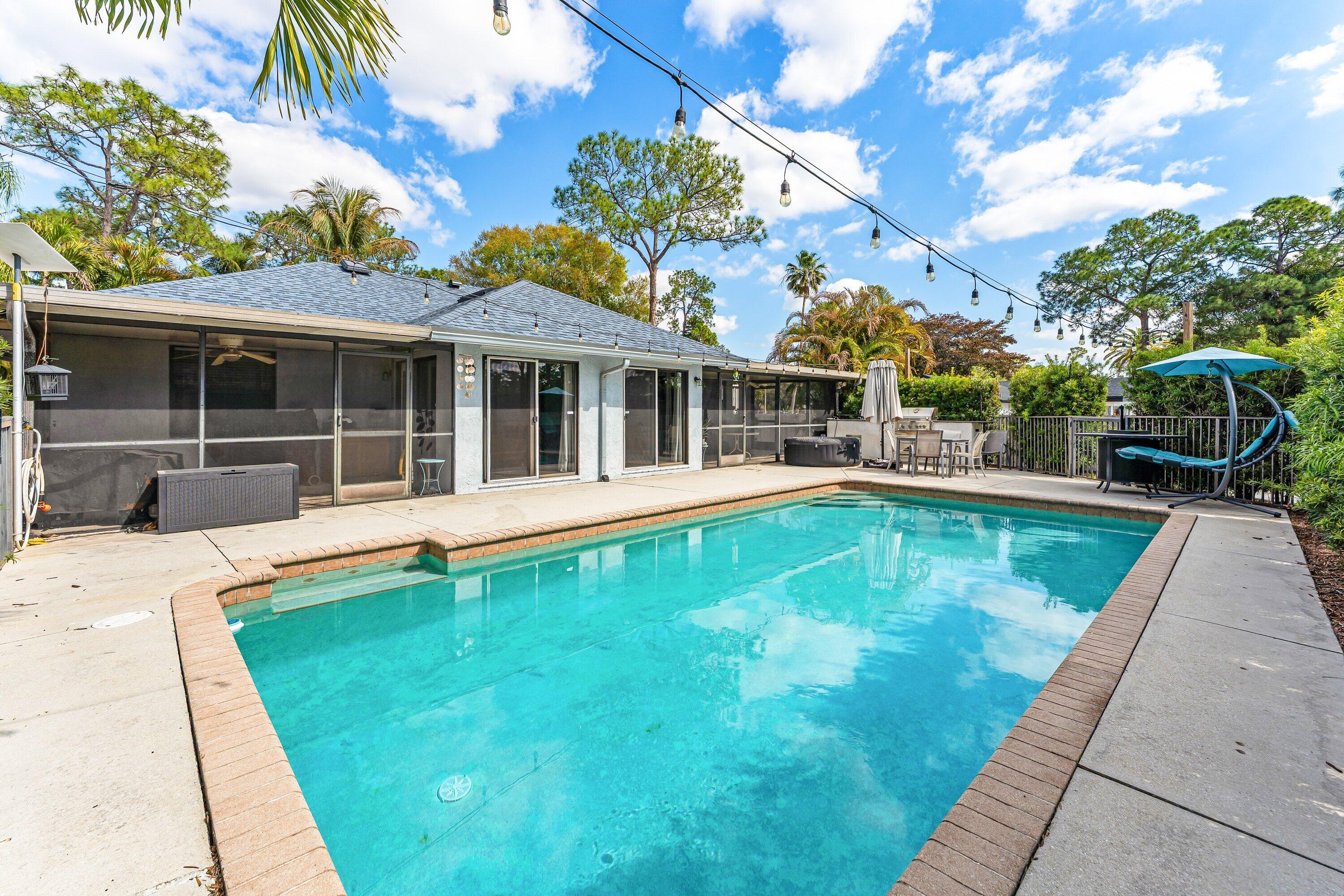 LOXAHATCHEE GROVES - Residential