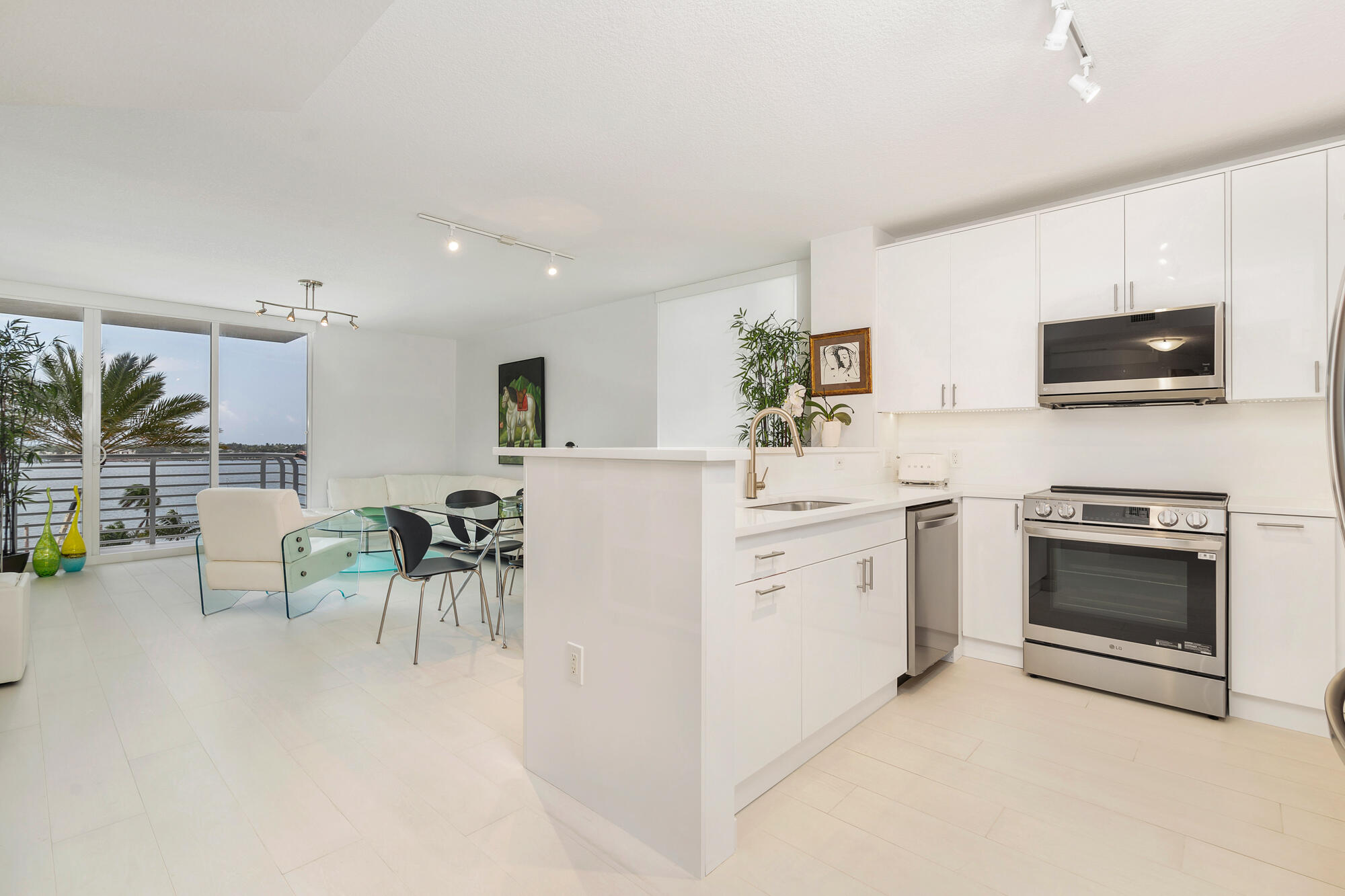 SLADE CONDO - Residential