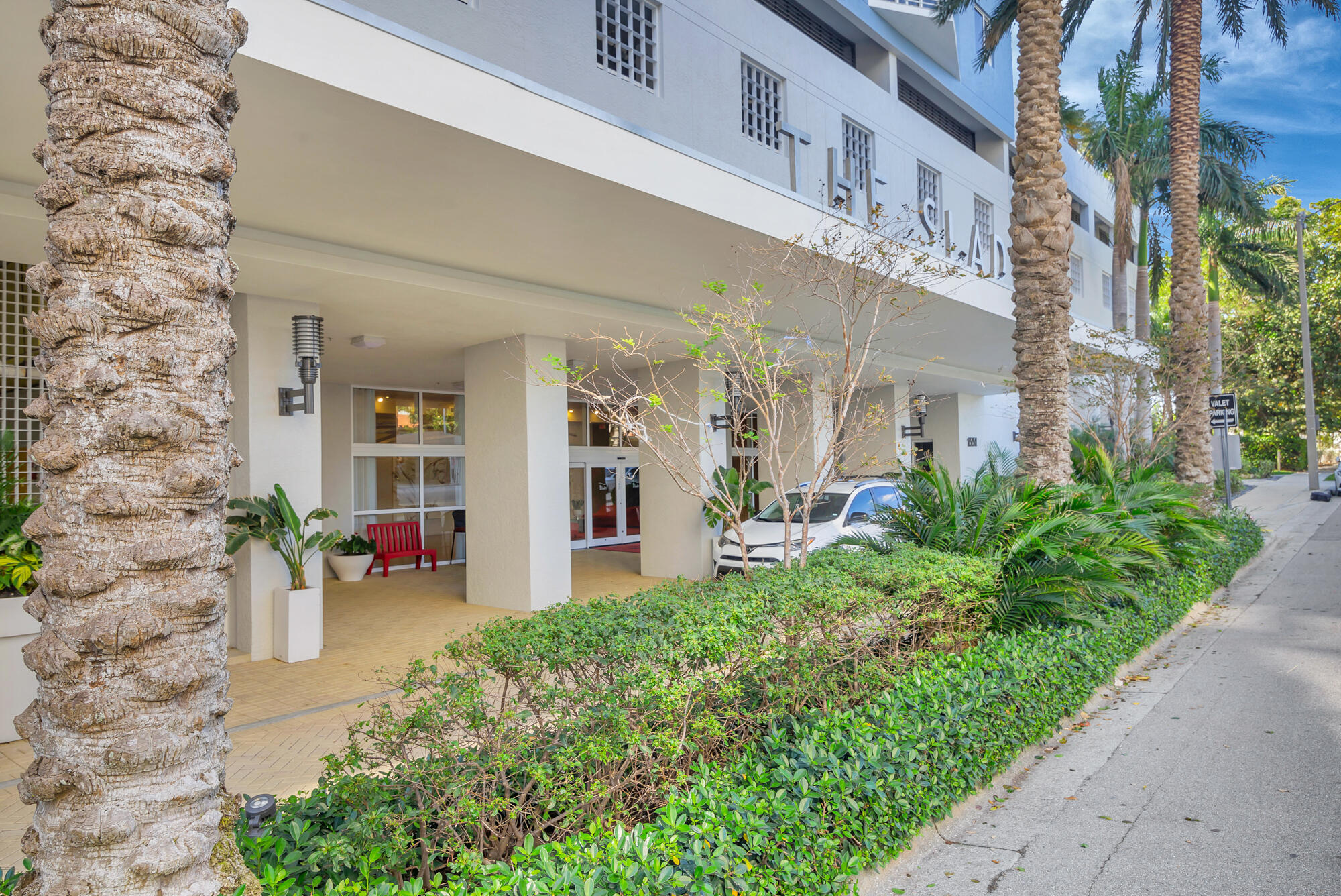 SLADE CONDO - Residential