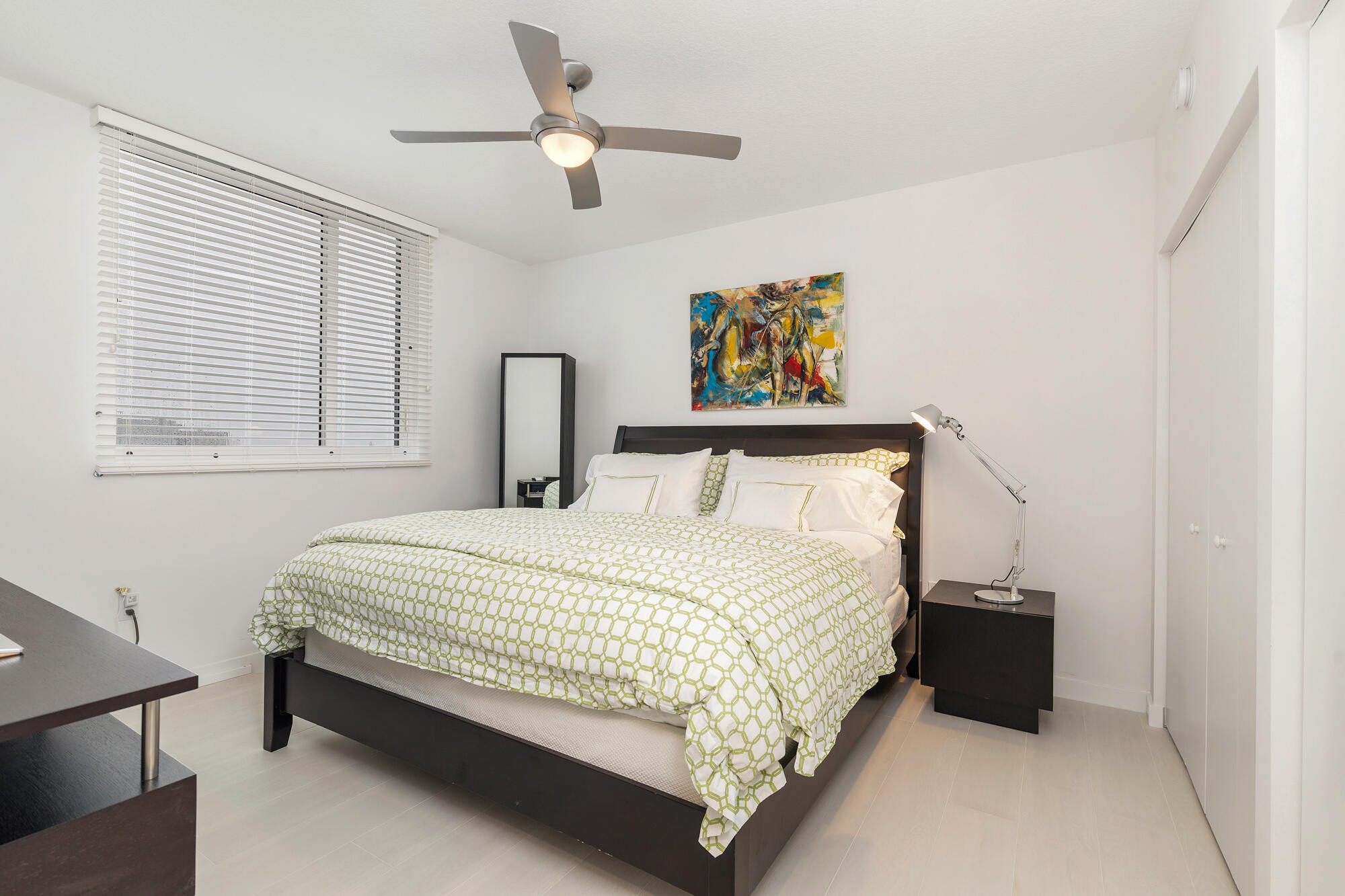 SLADE CONDO - Residential