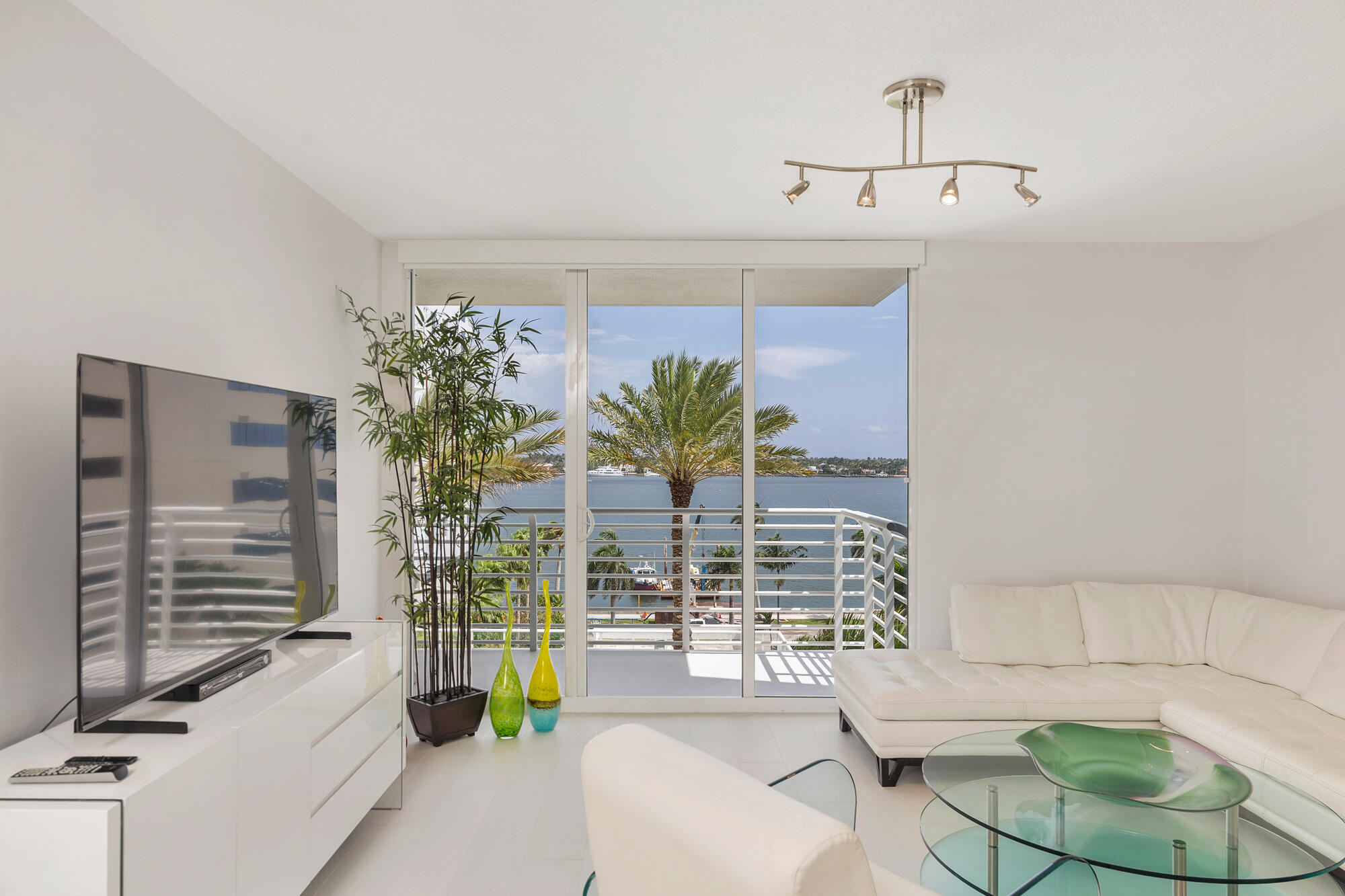 SLADE CONDO - Residential