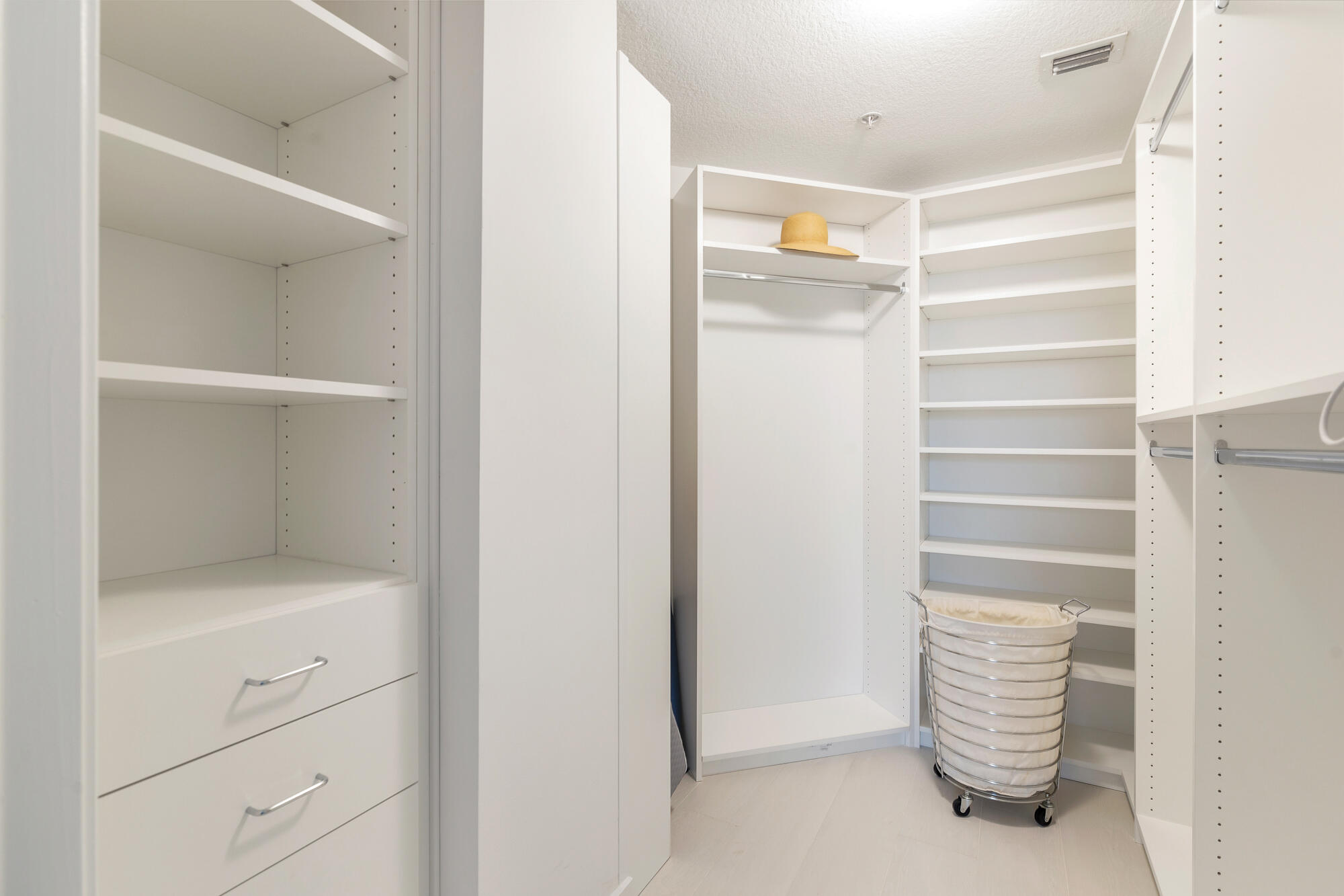 SLADE CONDO - Residential