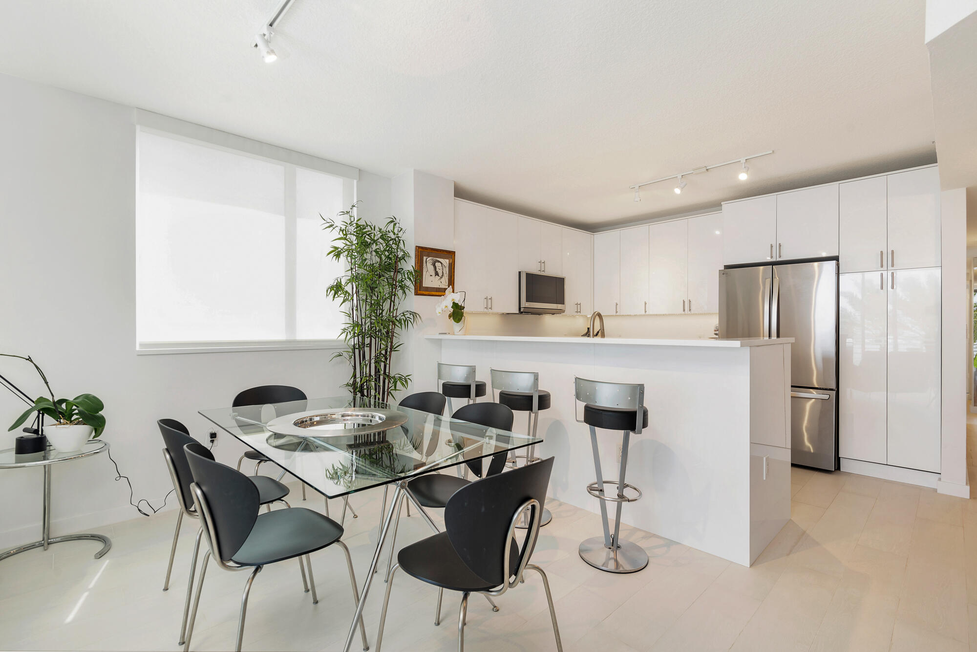 SLADE CONDO - Residential