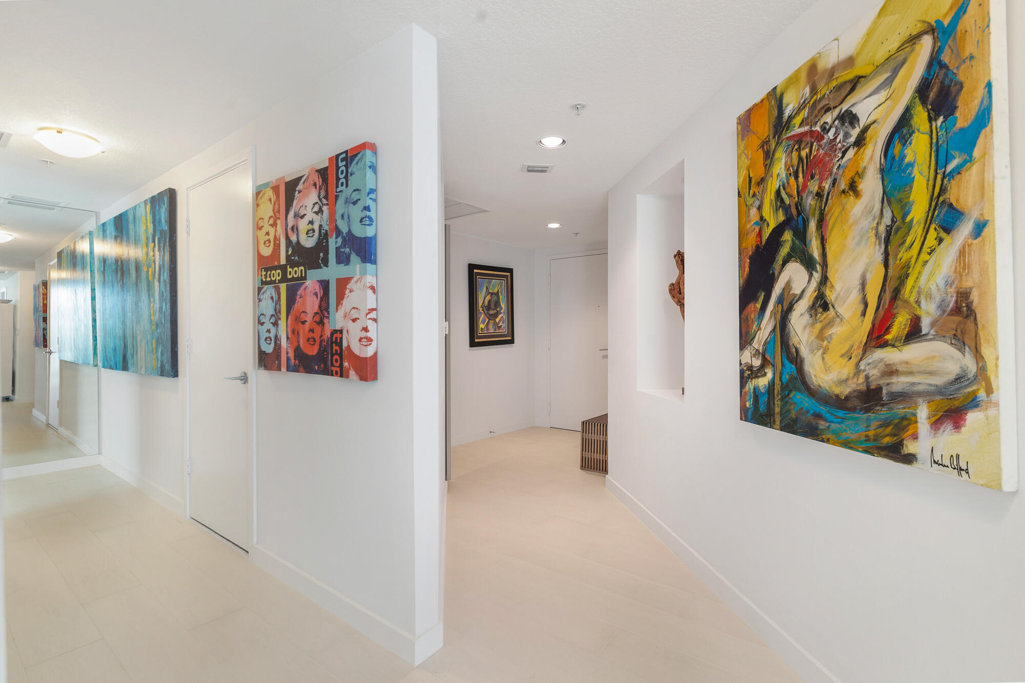 SLADE CONDO - Residential