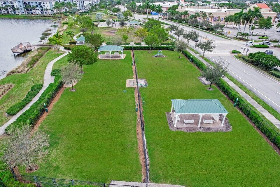 RENAISSANCE COMMONS PUD - Residential Lease