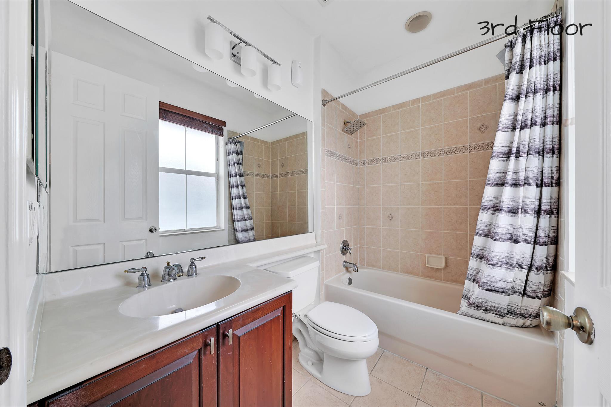 RENAISSANCE COMMONS PUD - Residential Lease