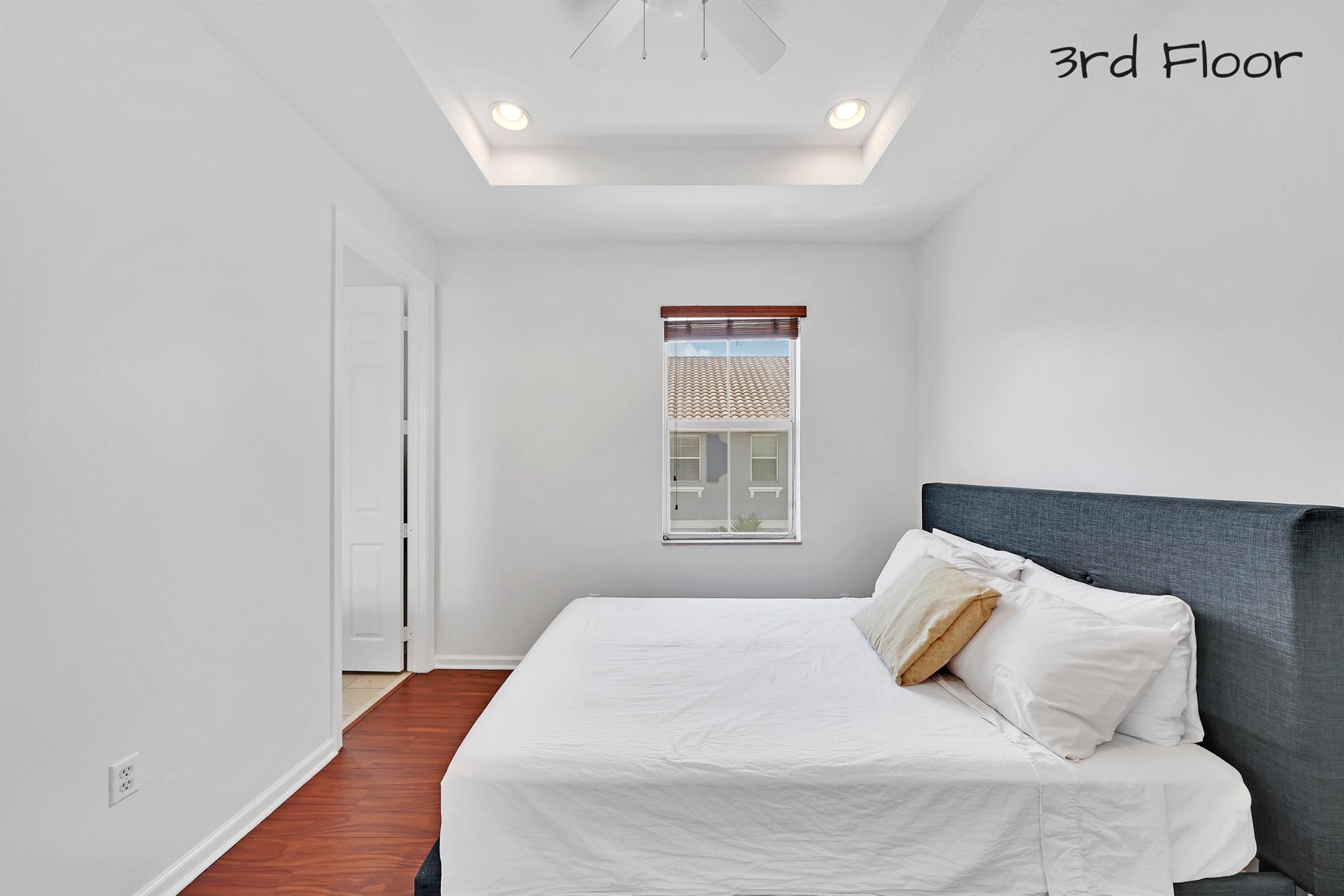 RENAISSANCE COMMONS PUD - Residential Lease