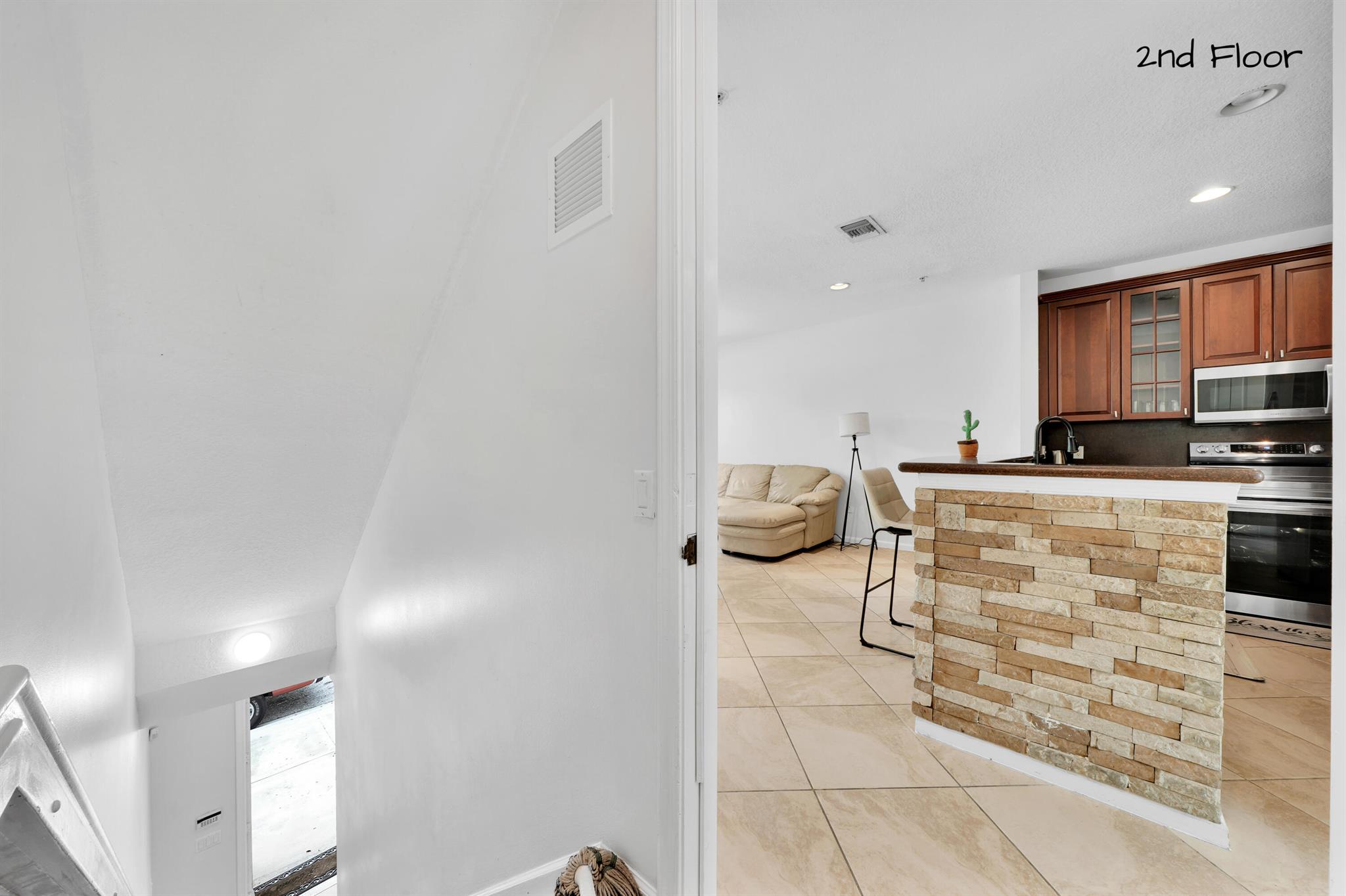 RENAISSANCE COMMONS PUD - Residential Lease