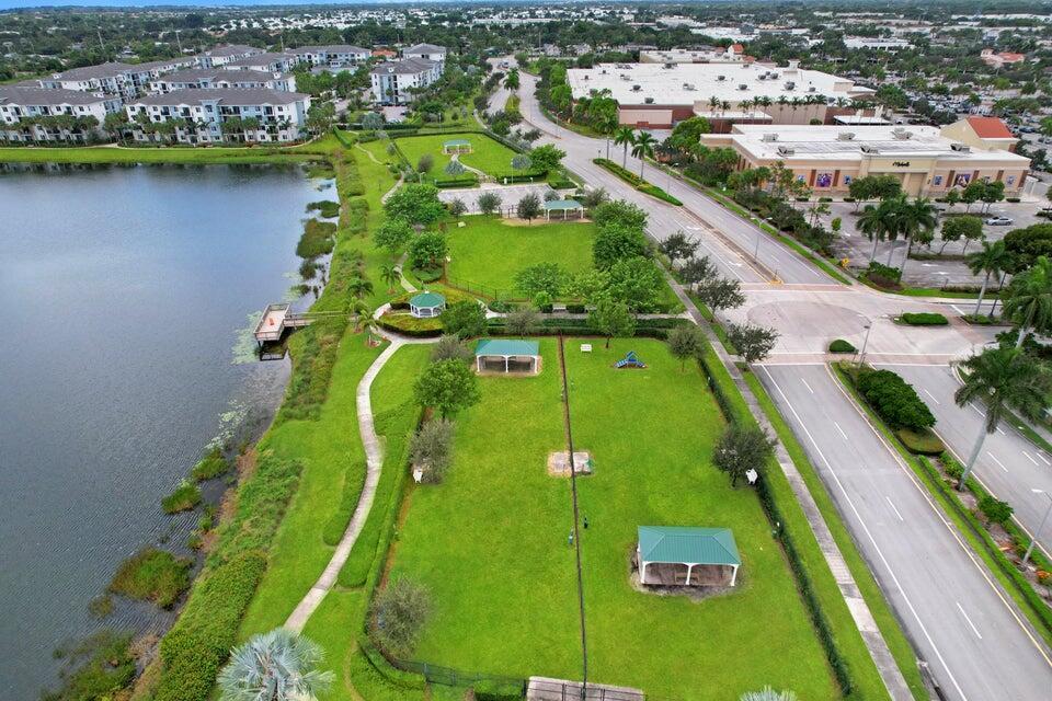 RENAISSANCE COMMONS PUD - Residential Lease