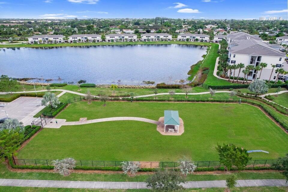 RENAISSANCE COMMONS PUD - Residential Lease