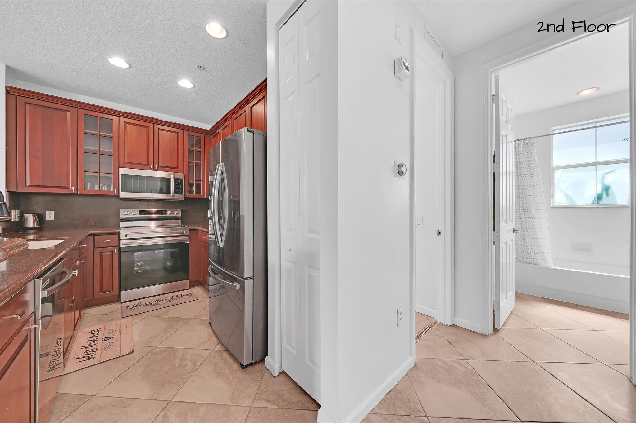 RENAISSANCE COMMONS PUD - Residential Lease