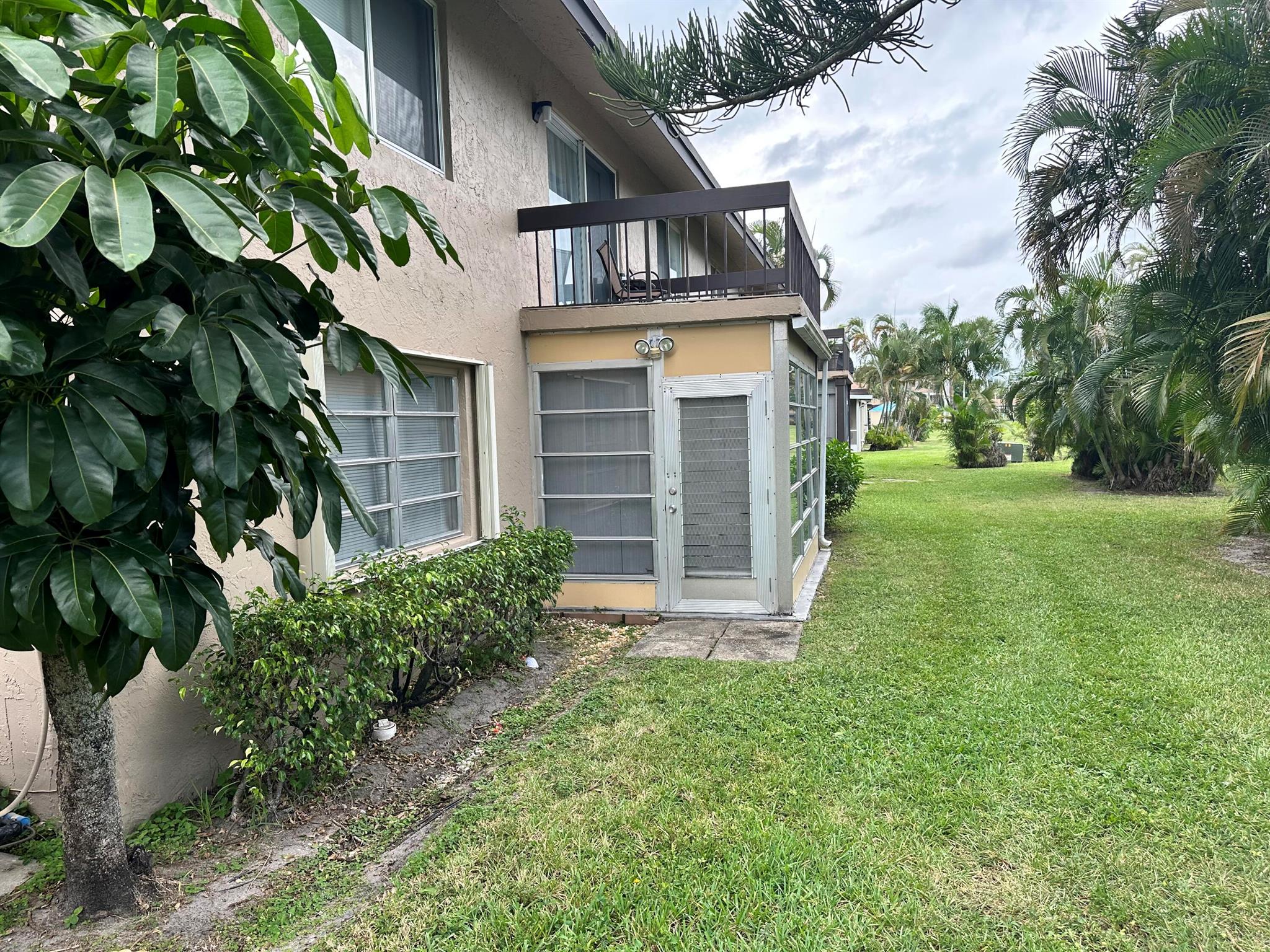 PALM GREENS AT VILLA DEL RAY CONDO II - Residential