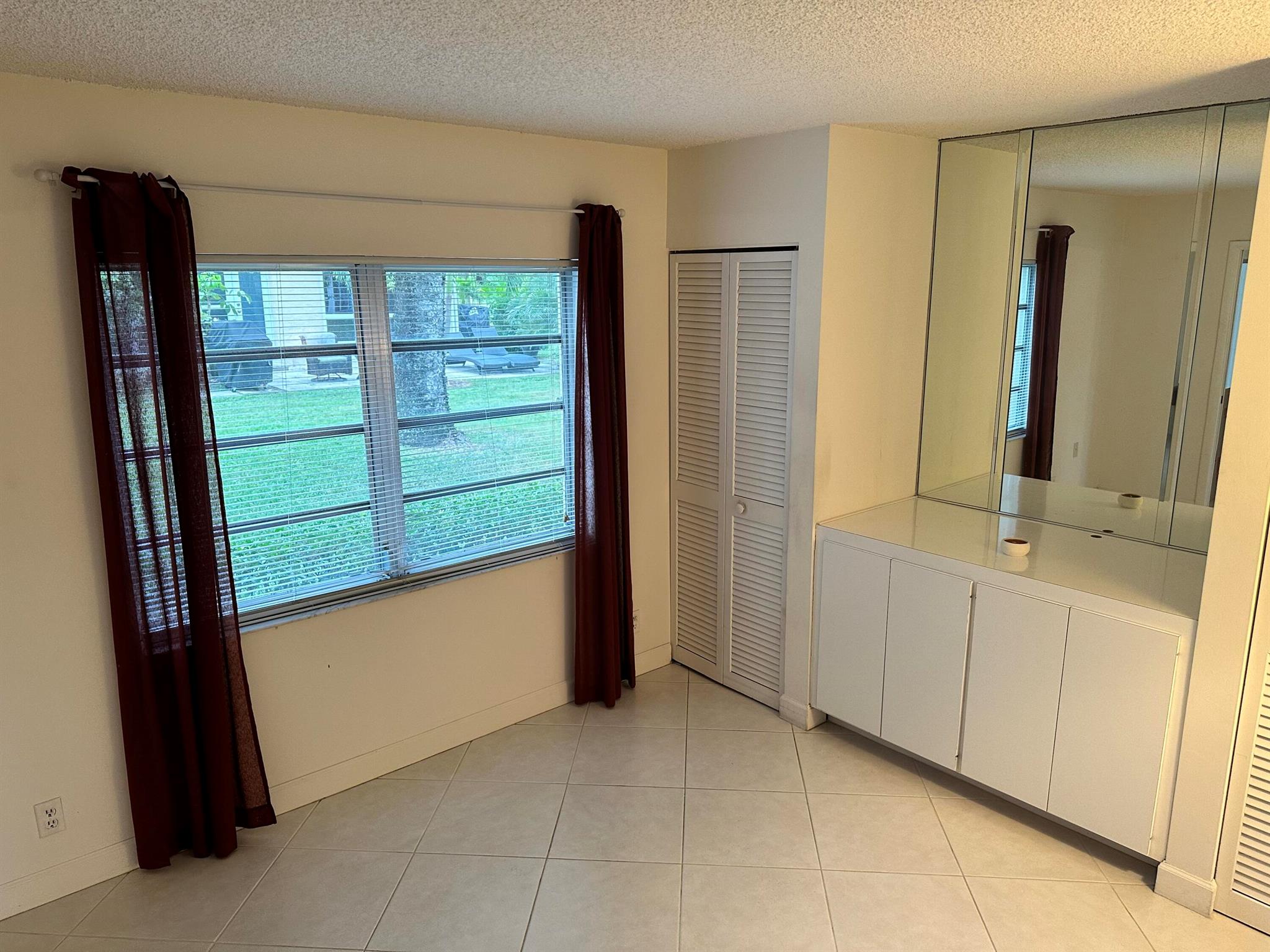 PALM GREENS AT VILLA DEL RAY CONDO II - Residential