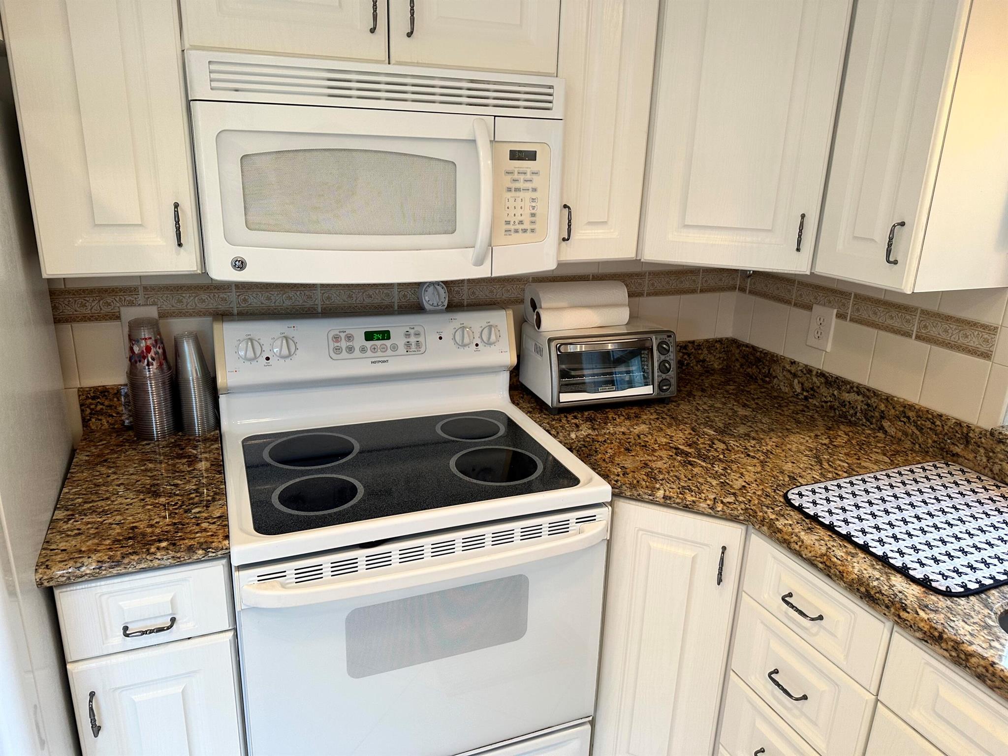 PALM GREENS AT VILLA DEL RAY CONDO II - Residential