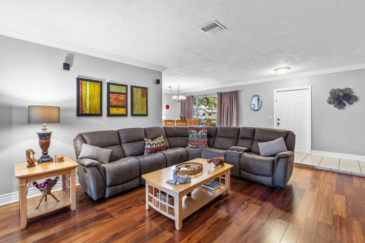 FLAMINGO GARDENS-LIVE OAK SEC - Residential