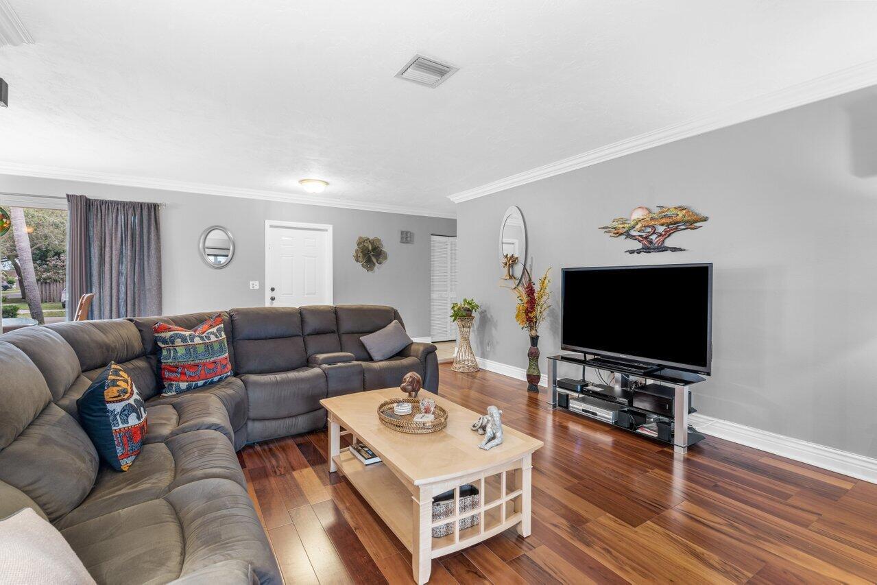 FLAMINGO GARDENS-LIVE OAK SEC - Residential