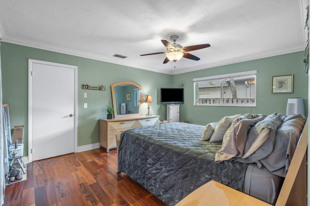 FLAMINGO GARDENS-LIVE OAK SEC - Residential