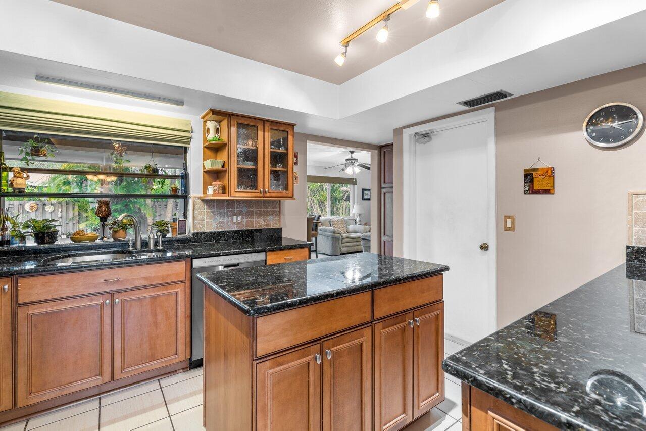 FLAMINGO GARDENS-LIVE OAK SEC - Residential