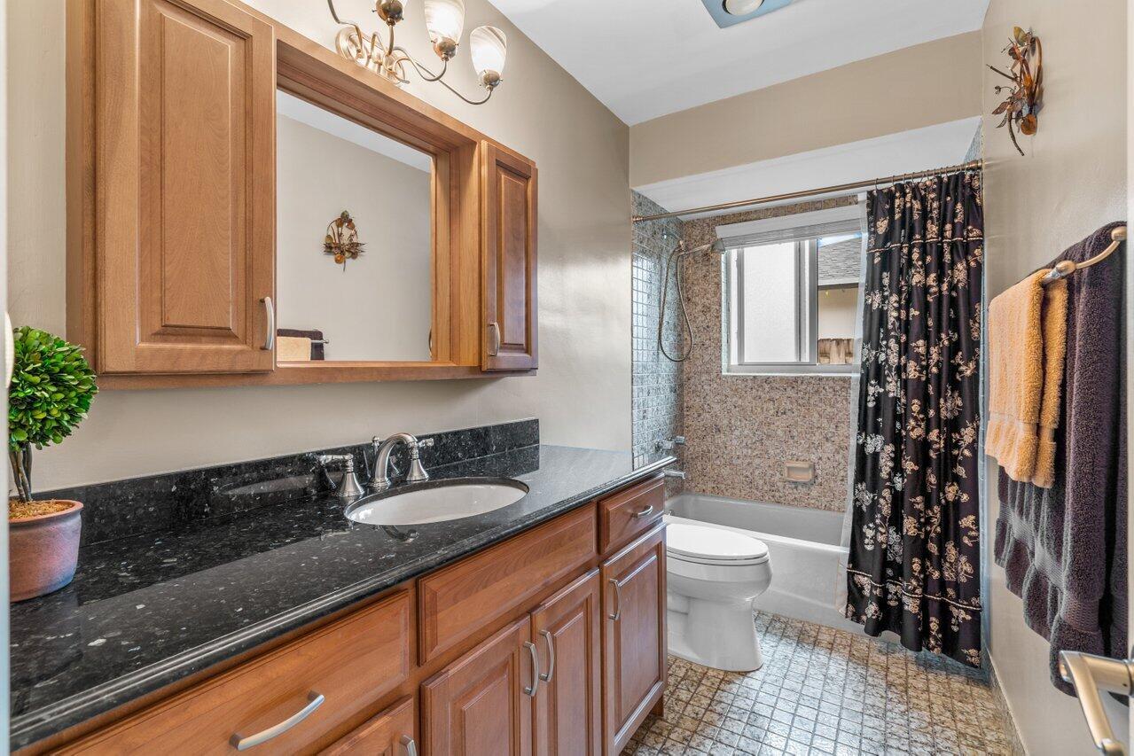 FLAMINGO GARDENS-LIVE OAK SEC - Residential