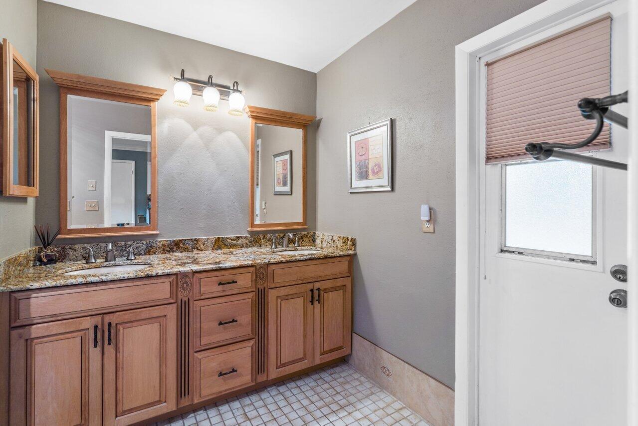 FLAMINGO GARDENS-LIVE OAK SEC - Residential