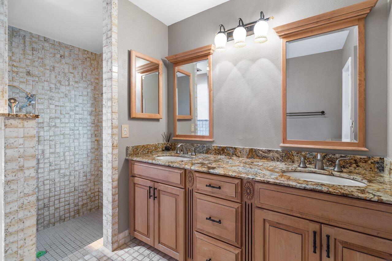 FLAMINGO GARDENS-LIVE OAK SEC - Residential