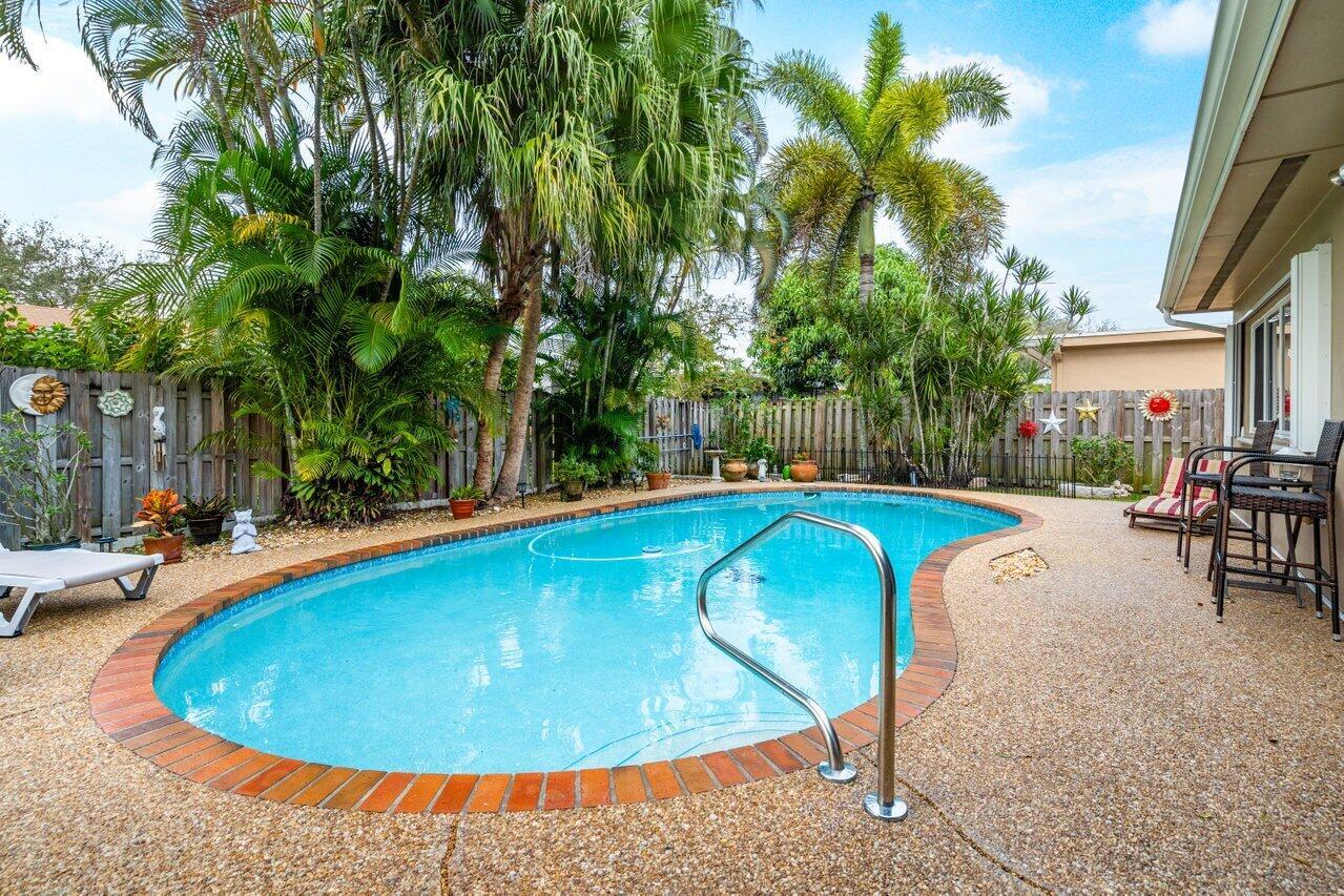 FLAMINGO GARDENS-LIVE OAK SEC - Residential