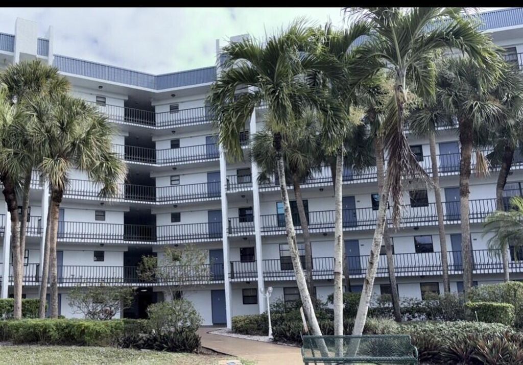 Photo of 4640 Lucerne Lakes Boulevard W #605, Lake Worth, FL 33467 (MLS # R11146070)