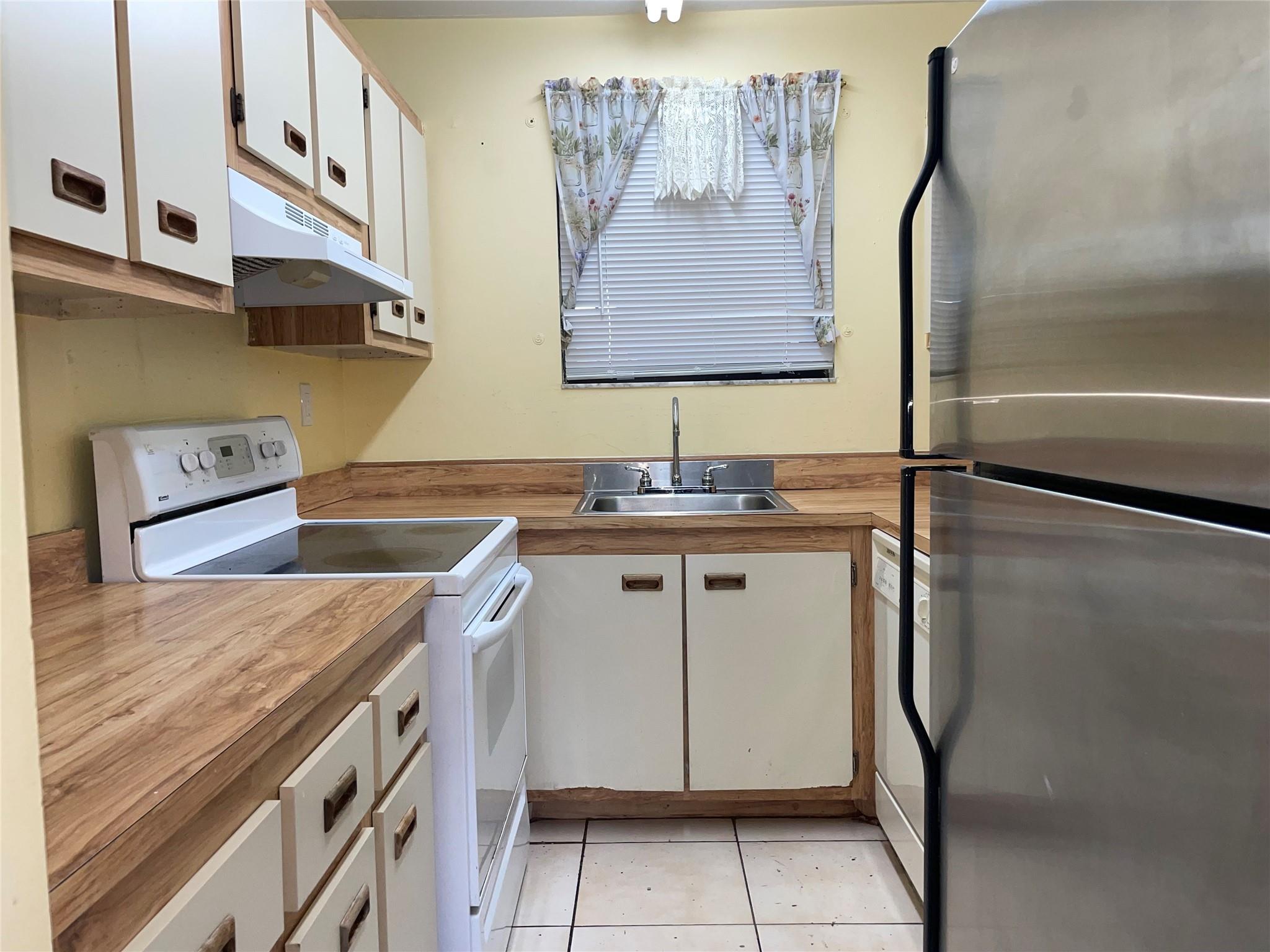 Garden Lake Towers Condo - Residential Lease