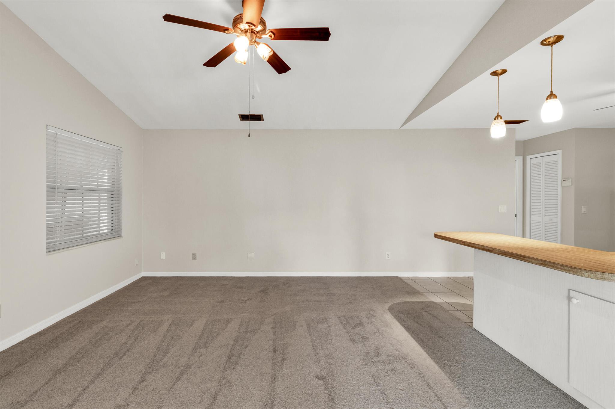 1360 39th Avenue, Vero Beach, FL, 32960/$279,000 2 1360 39th Avenue
