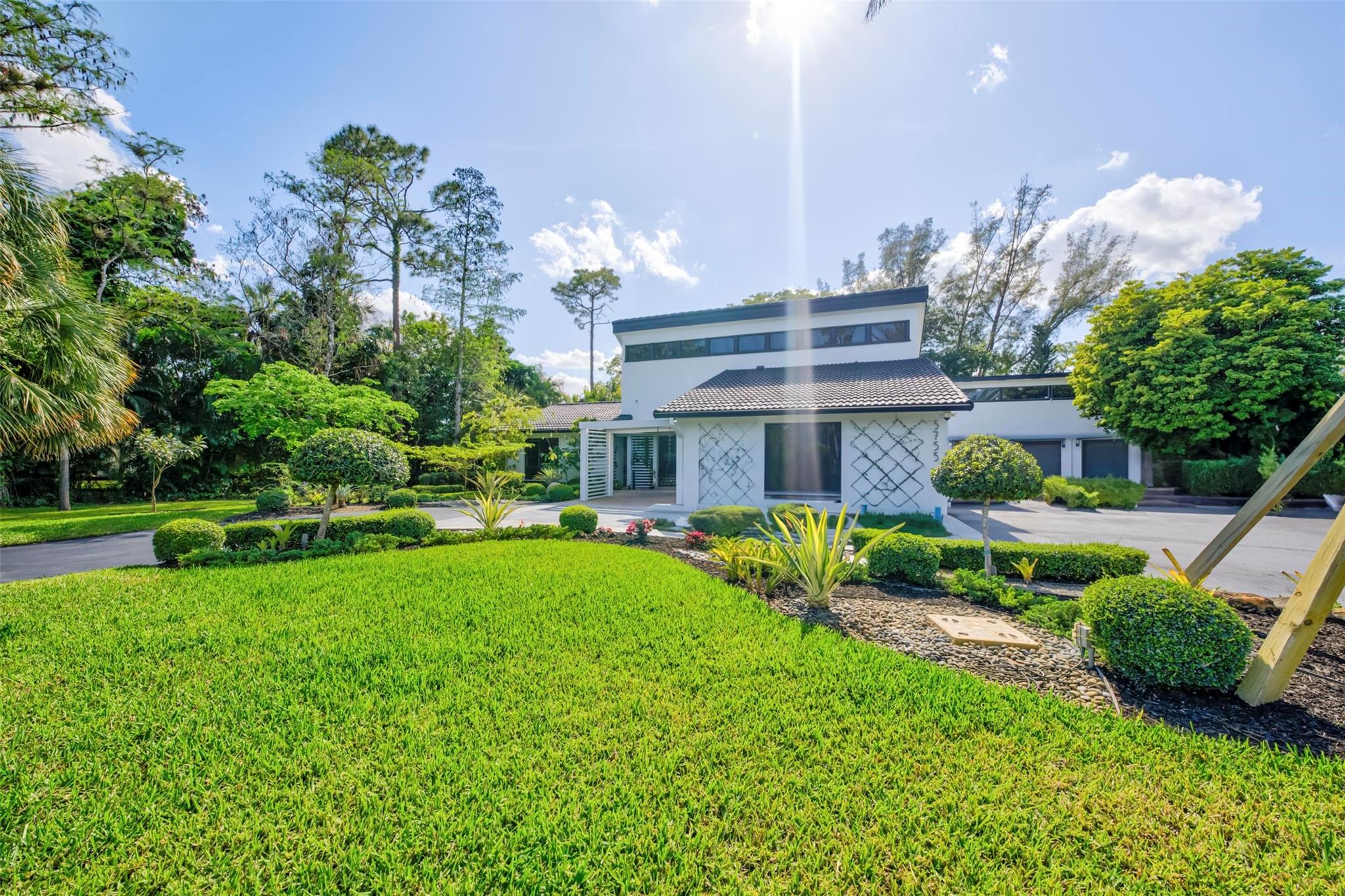 Exceptional Property in Pine Tree Estates, Parkland, FL. A Rare Opportunity. This unique offering sits on a 1-acre lot and is perfectly suited for those seeking both residential luxury and business functionality. Stunning 2,733sqft modern farmhouse blending luxury and comfort. 40'x40' warehouse with 22' ceilings and two rollup garagedoors ideal for trucks, equipment, storage. Circular driveway and ample parking. Impact windows throughout. Newcommercial-grade water heater. Amazing contemporary kitchen with sleek finishes, high-end appliances, and anopen layout. Three spacious suite-style bedrooms, each with a private bathroom and walk-in closet. Up-Stair Denideal for a home office, media room, or additional living space. 30'x30' covered patio.