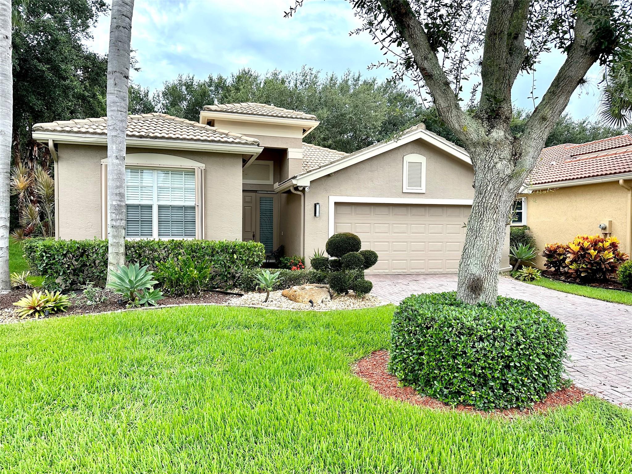 7372 Twin Falls Dr