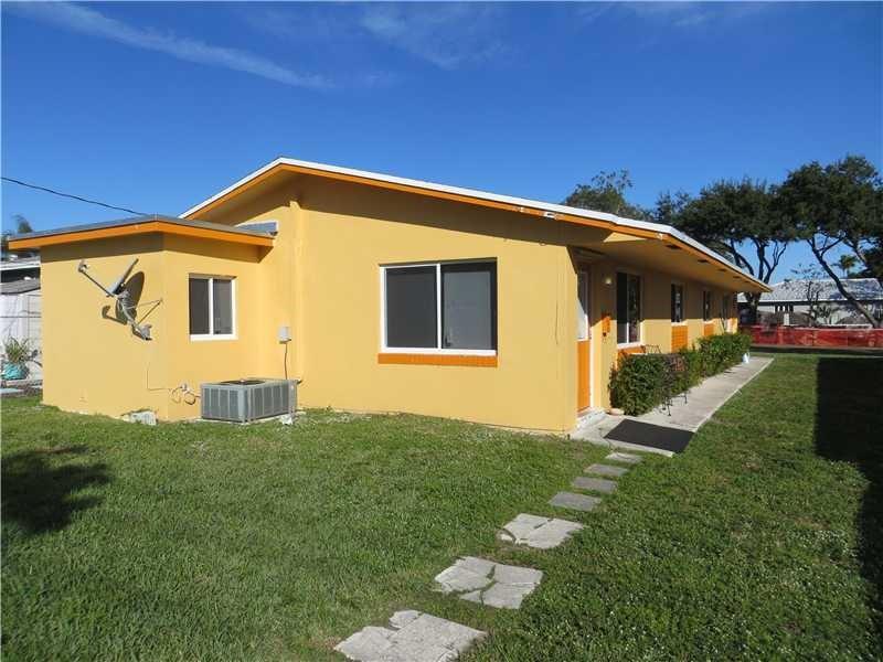 TWO BEDROOM, ONE BATHROOM APARTMENT IN DUPLEX WITH CENTRAL AIR, NEW FLOORING AND REMODELED KITCHEN. NEW BATHTUB AND TOILET. EXCELLENT LOCATION EAST OF FEDERAL HIGHWAY AND CLOSE TO THE BEACH. $2,200 A MONTH, TENANT NEEDS TO PAY 1ST MONTH, LAST MONTH AND $2,200 SECURITY DEPOSIT TO MOVE IN. NEW STOVE/OVEN, FREE WASHER AND DRYER.