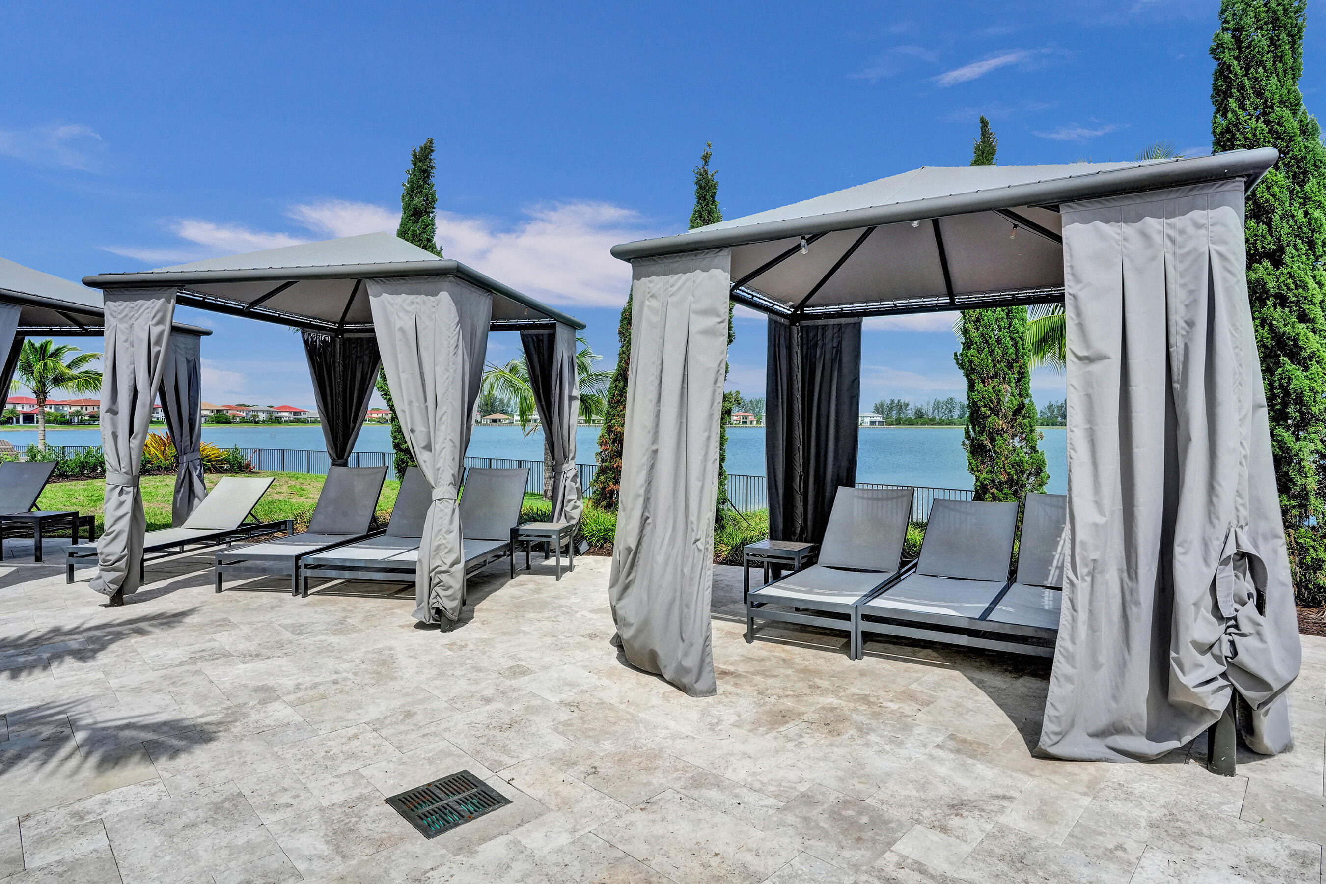 PARKLAND BAY - Residential