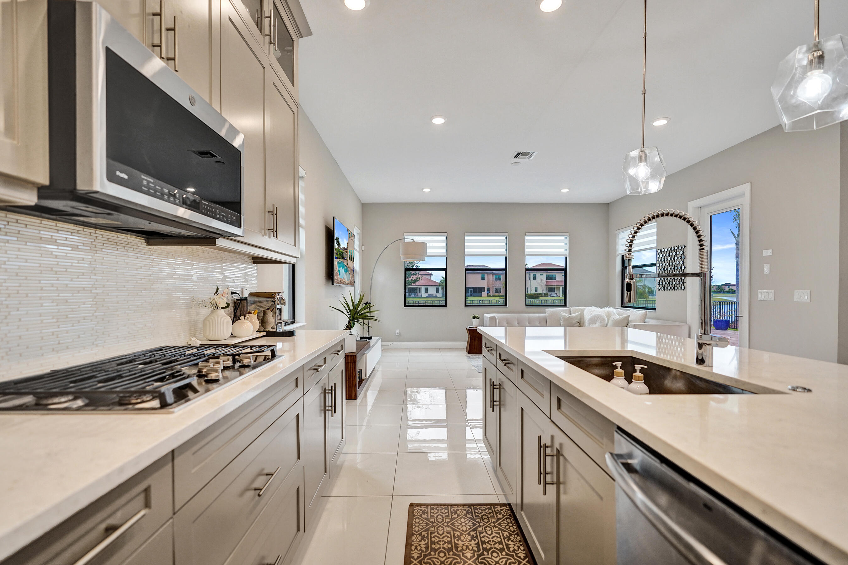 PARKLAND BAY - Residential