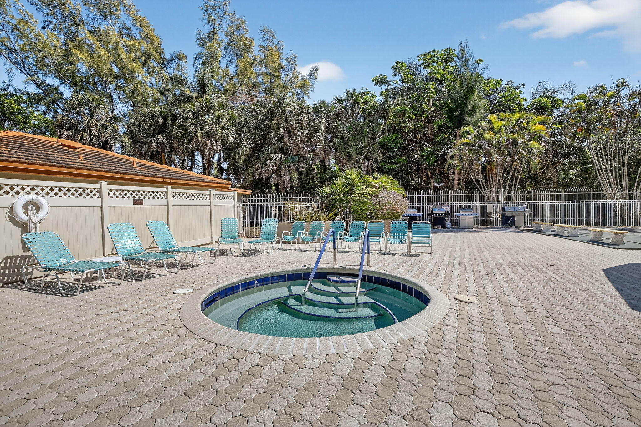 18TH HOLE AT INVERRARY CONDO - Residential